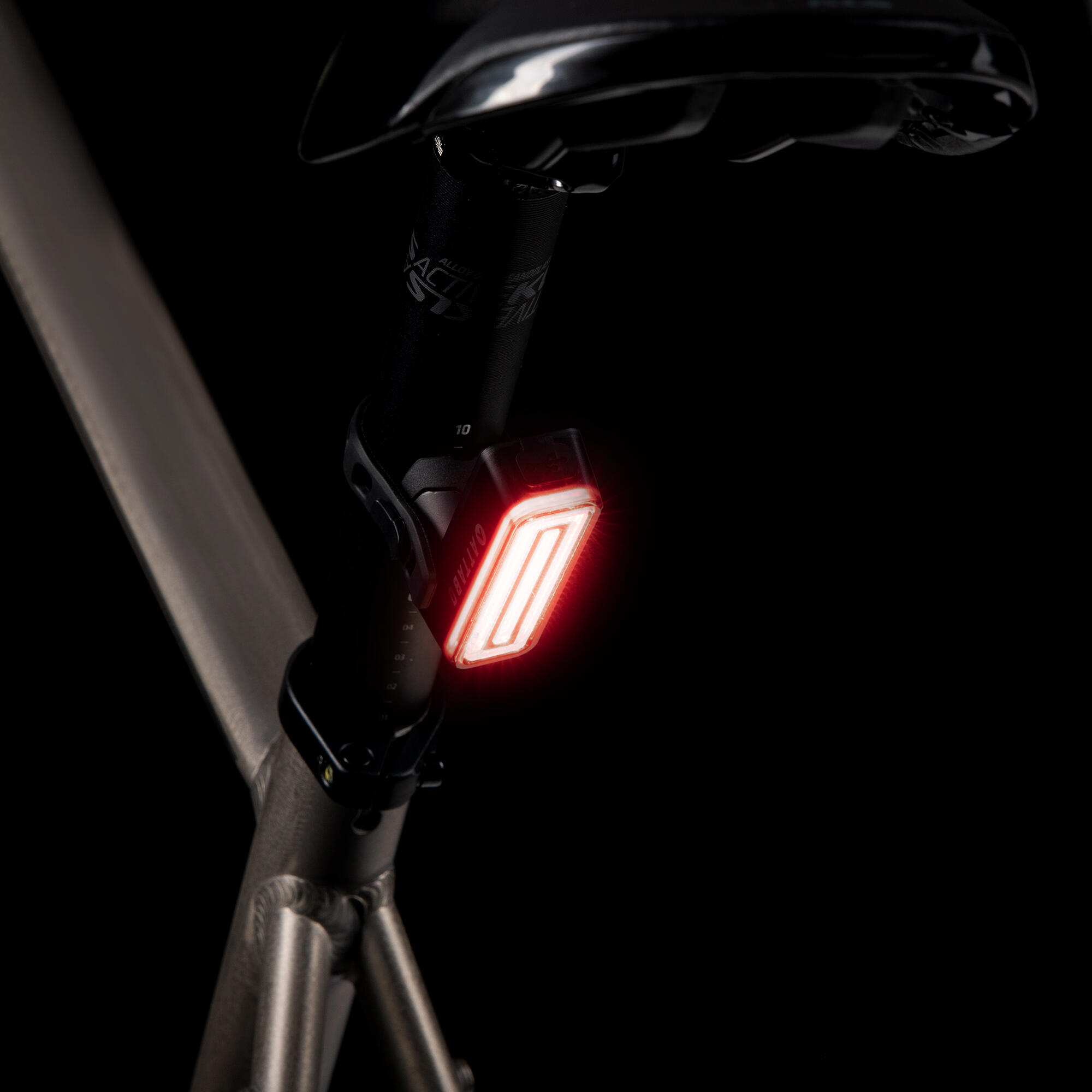 Feu arrière de vélo ATTABO LUCID 100 5/7