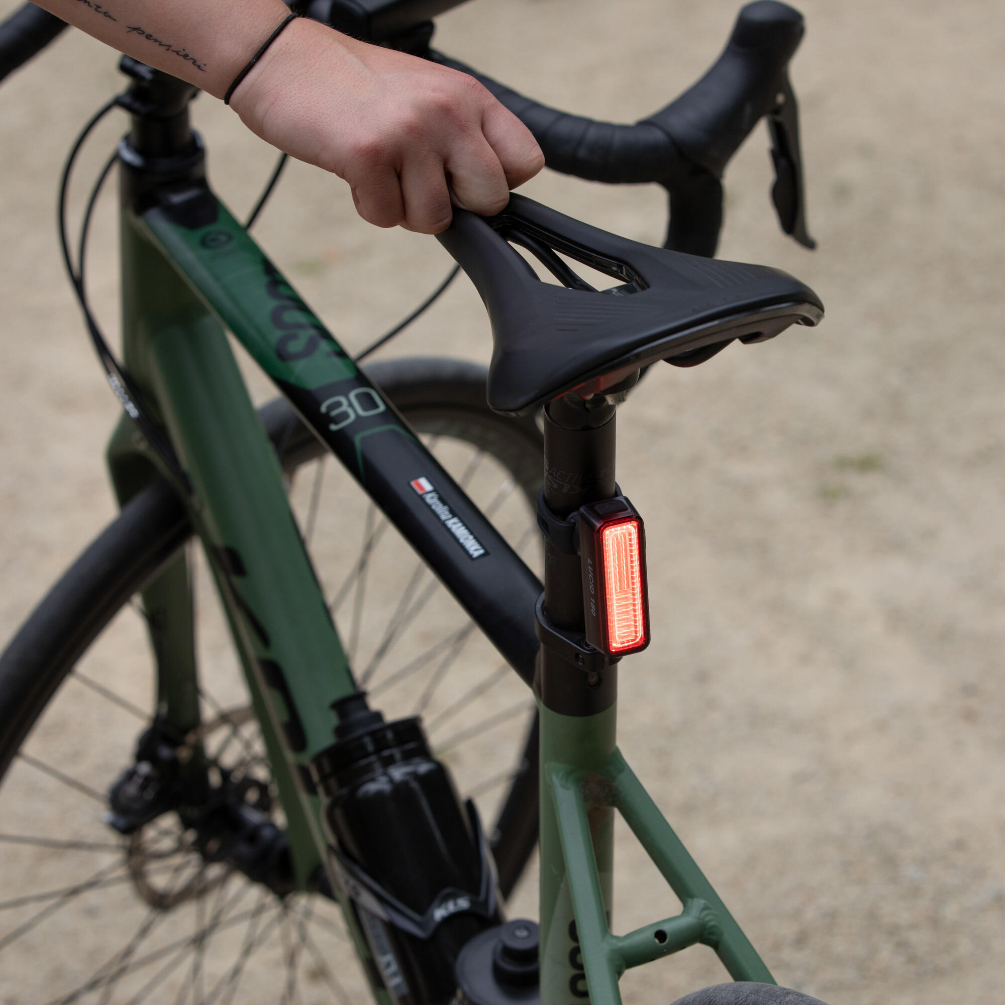 Feu arrière de vélo ATTABO LUCID 180 4/7