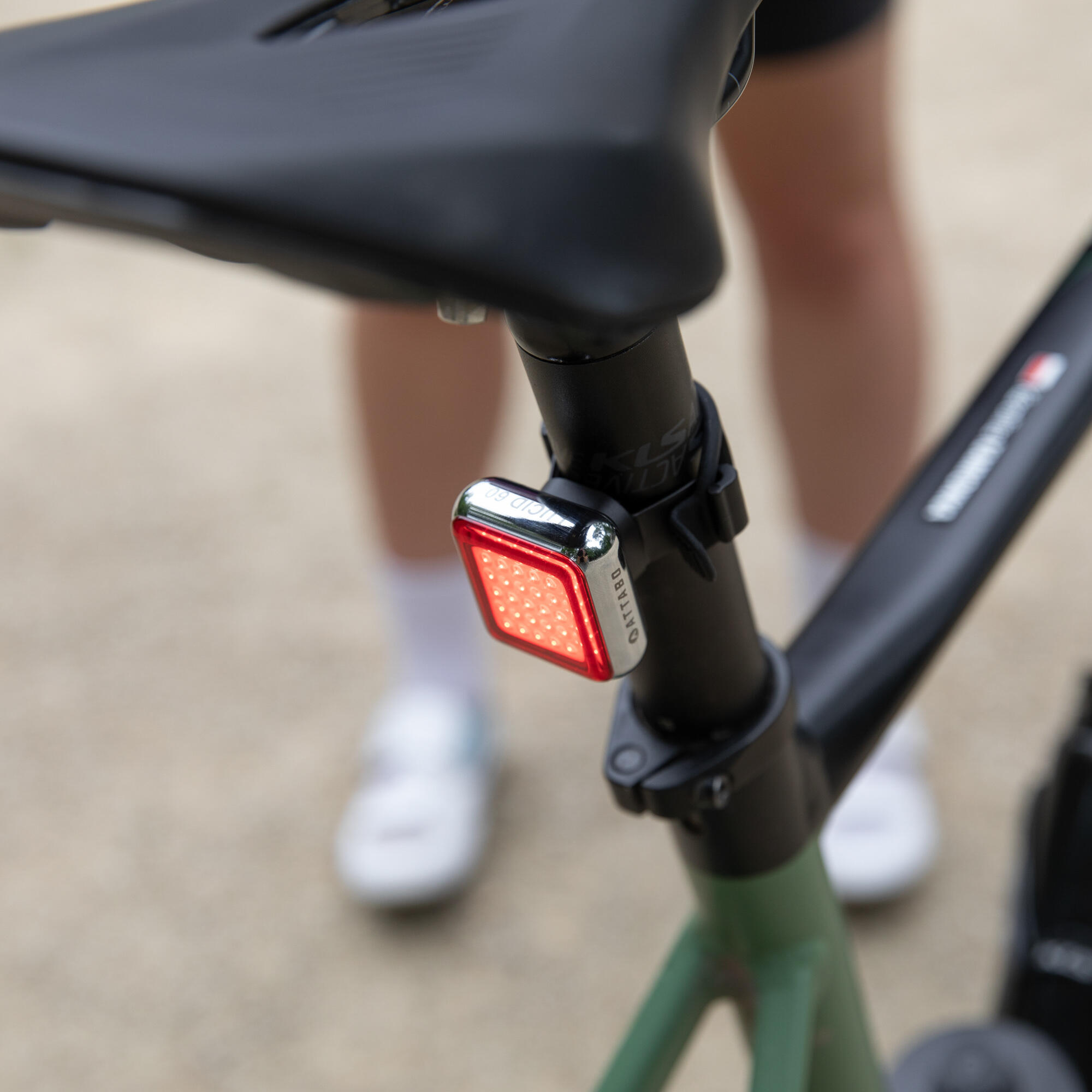 Feu arrière de vélo ATTABO LUCID 60 4/7