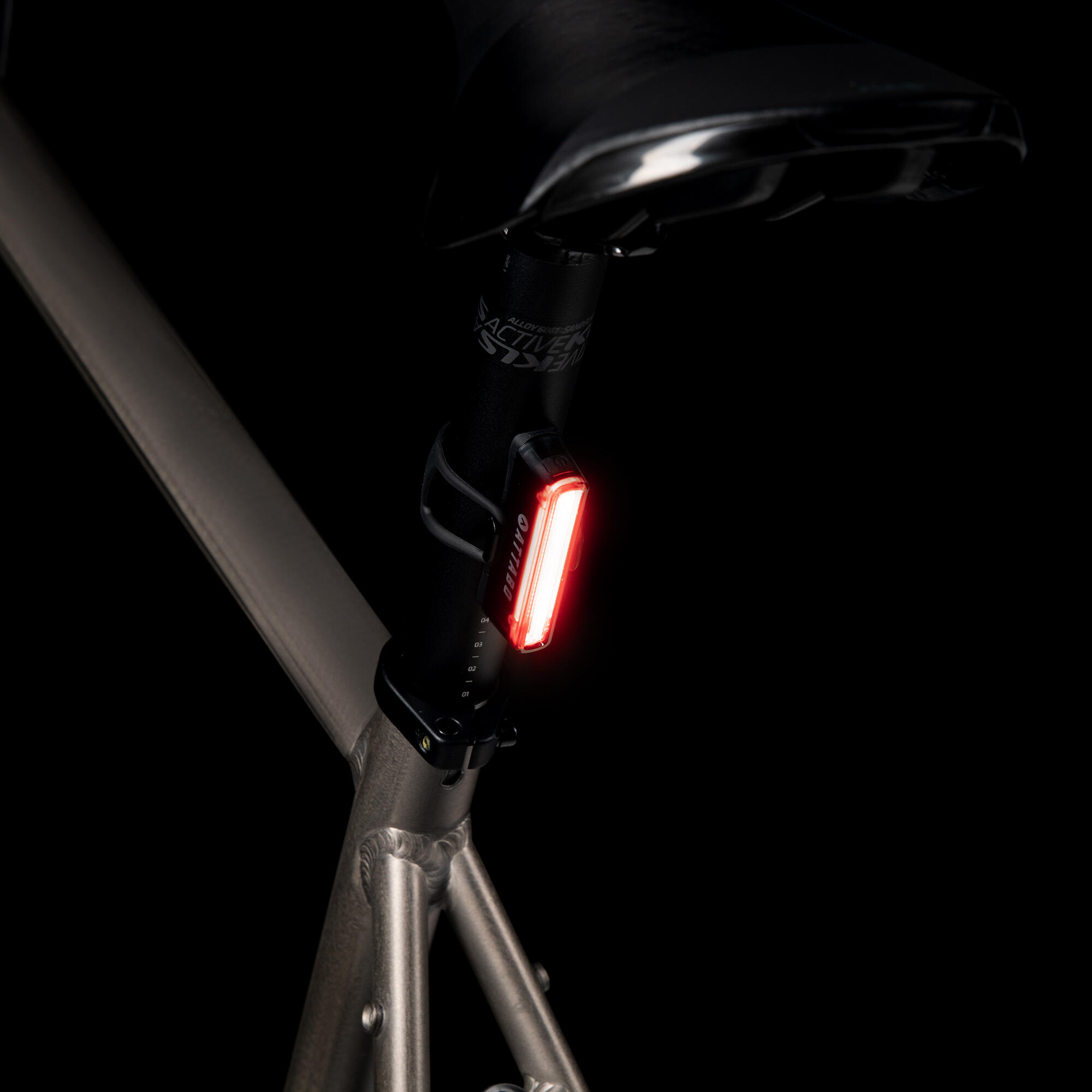 Feu arrière de vélo ATTABO LUCID 30 5/7