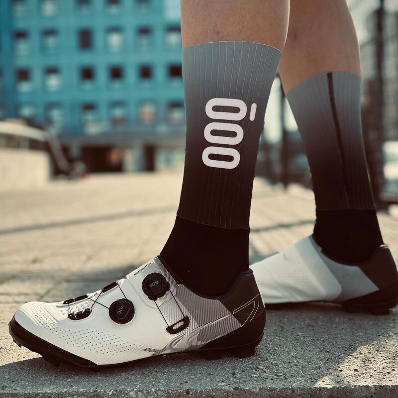 Calcetines Aero de Ciclismo Altos Con Rejilla Sublimados Corsa Mooquer Negro