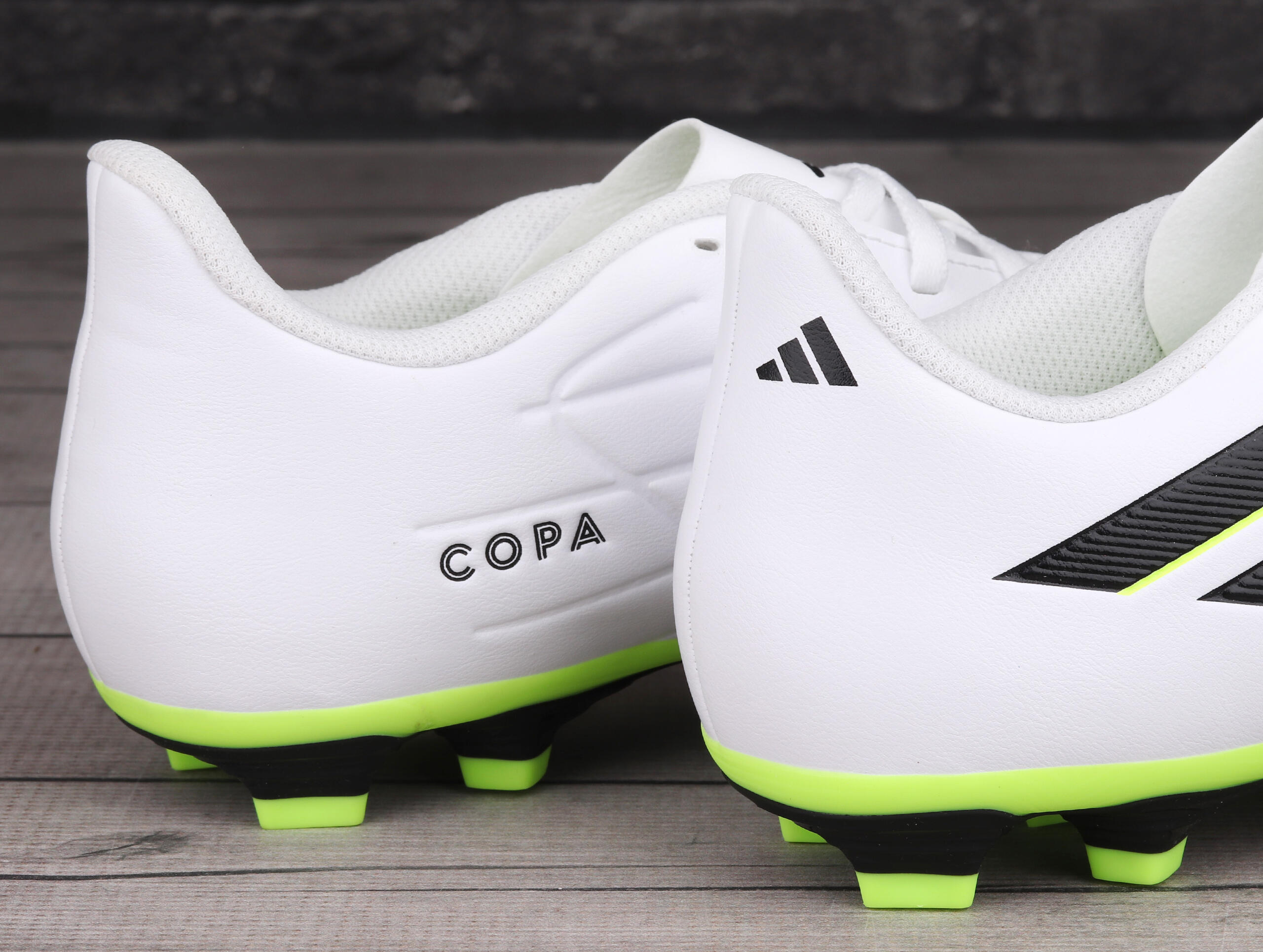 Chaussures de football Adidas modèle GZ2536 pour homme 7/7