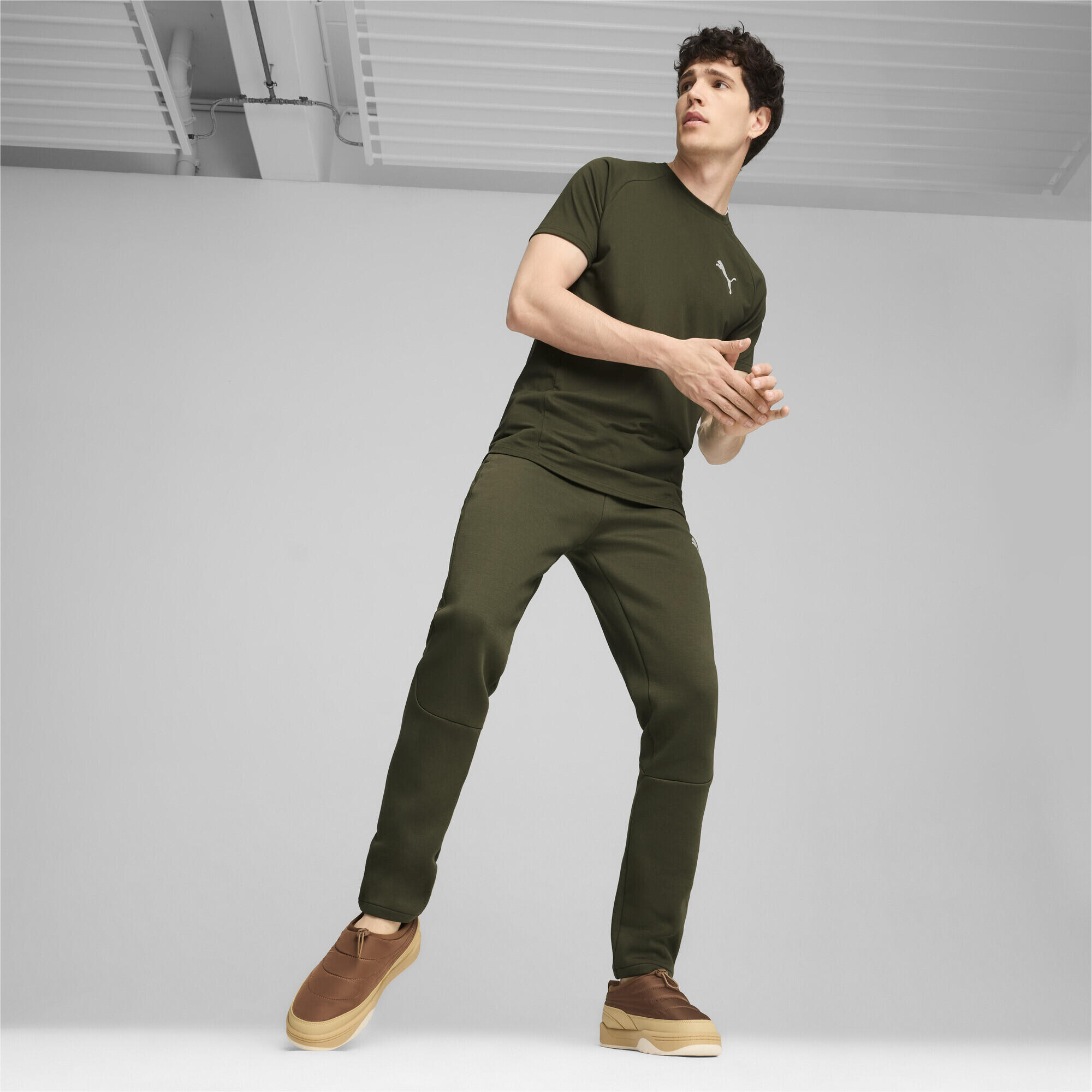 EVOSTRIPE Hose Herren PUMA Dark Olive Green 5/7