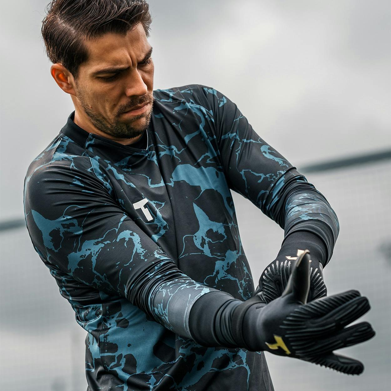 Guanti da Portiere per Adulti Rebel 2.0 Black-Out con Protezioni per le Dita 4/6