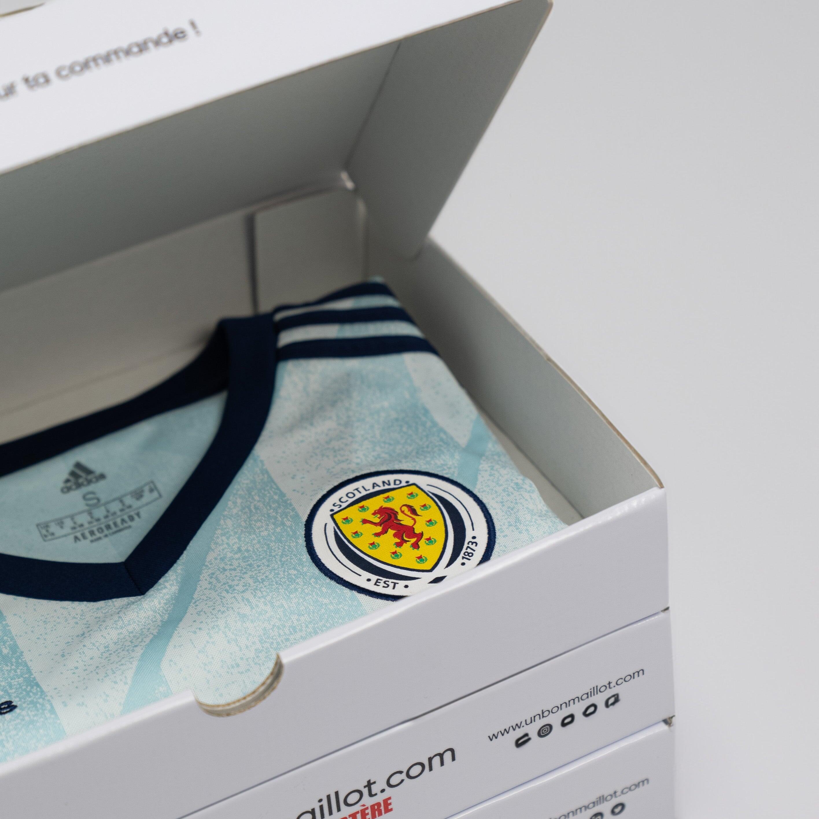 Caja de camiseta de fútbol misteriosa para mujer 3/4