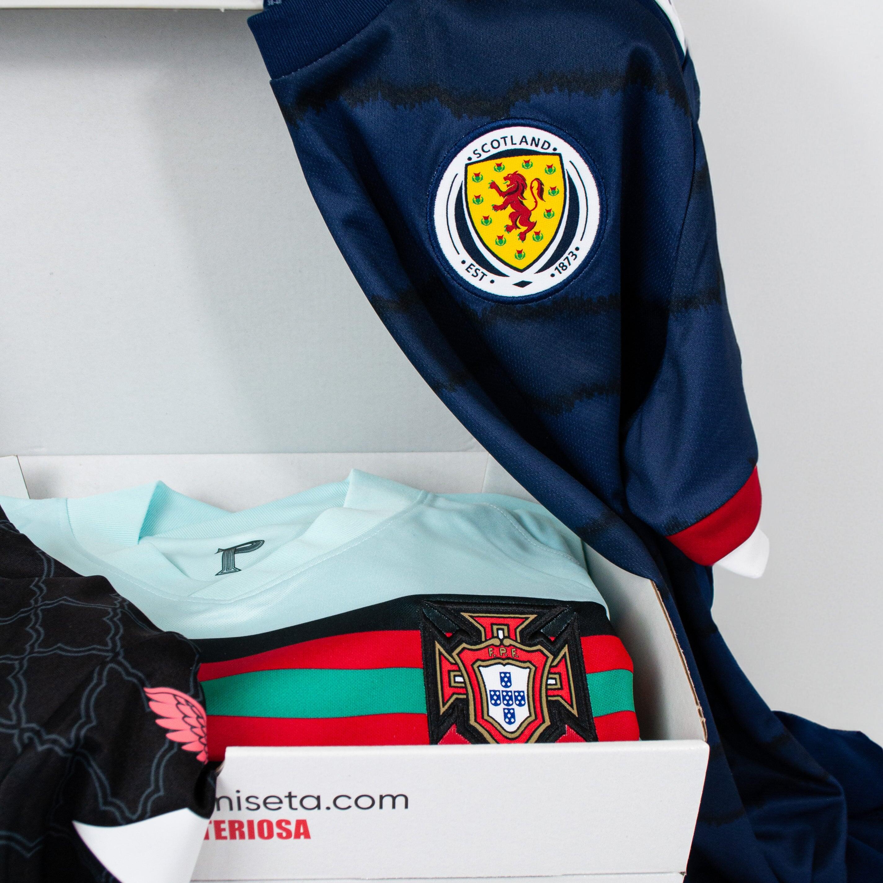 Caja de camiseta de fútbol misteriosa para mujer 4/4
