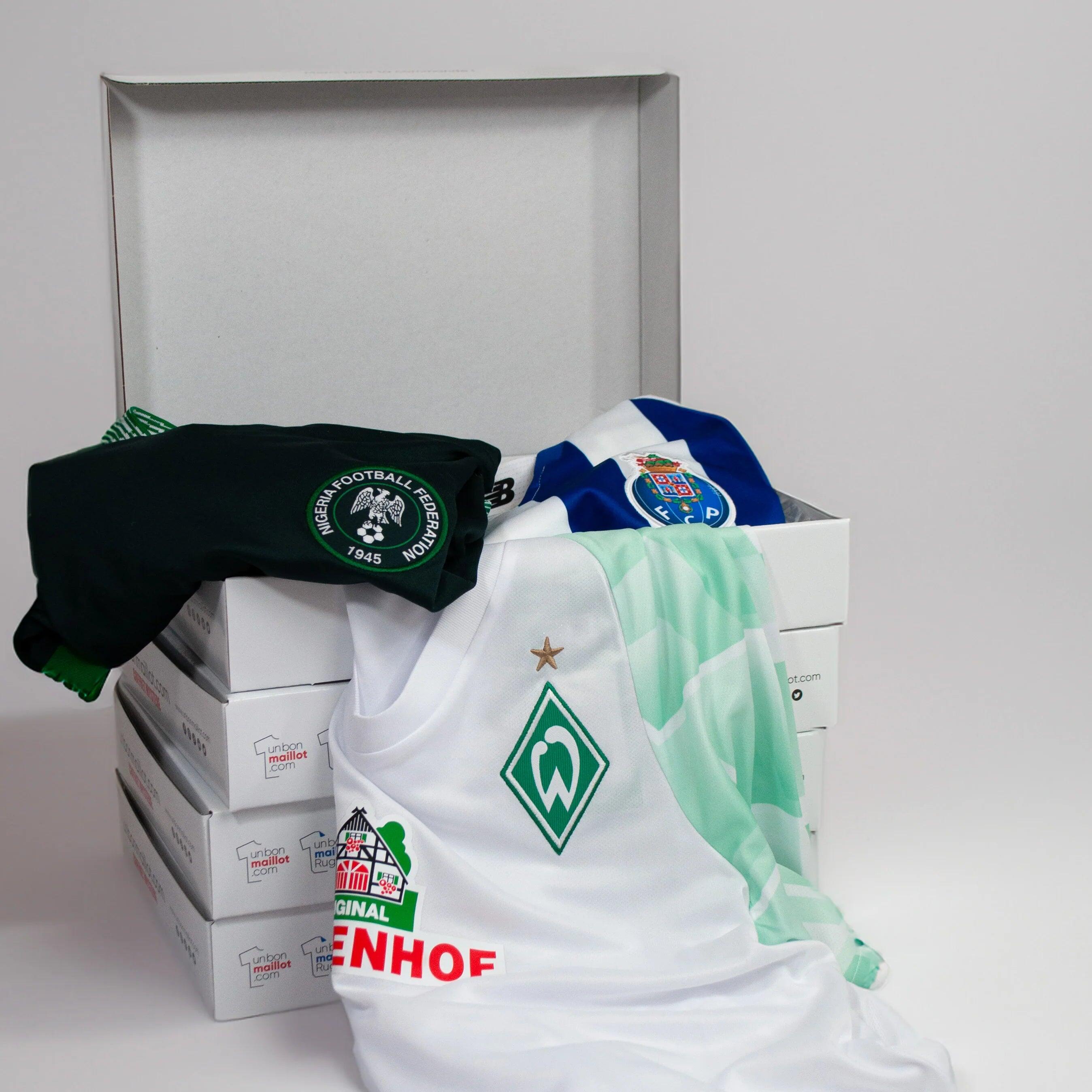 Caja de camiseta de fútbol misteriosa para mujer 2/4