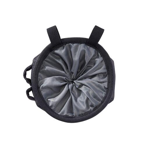 Sac à magnésium PETZL Saka gris compact léger, cordon intérieur renforcé 2/4
