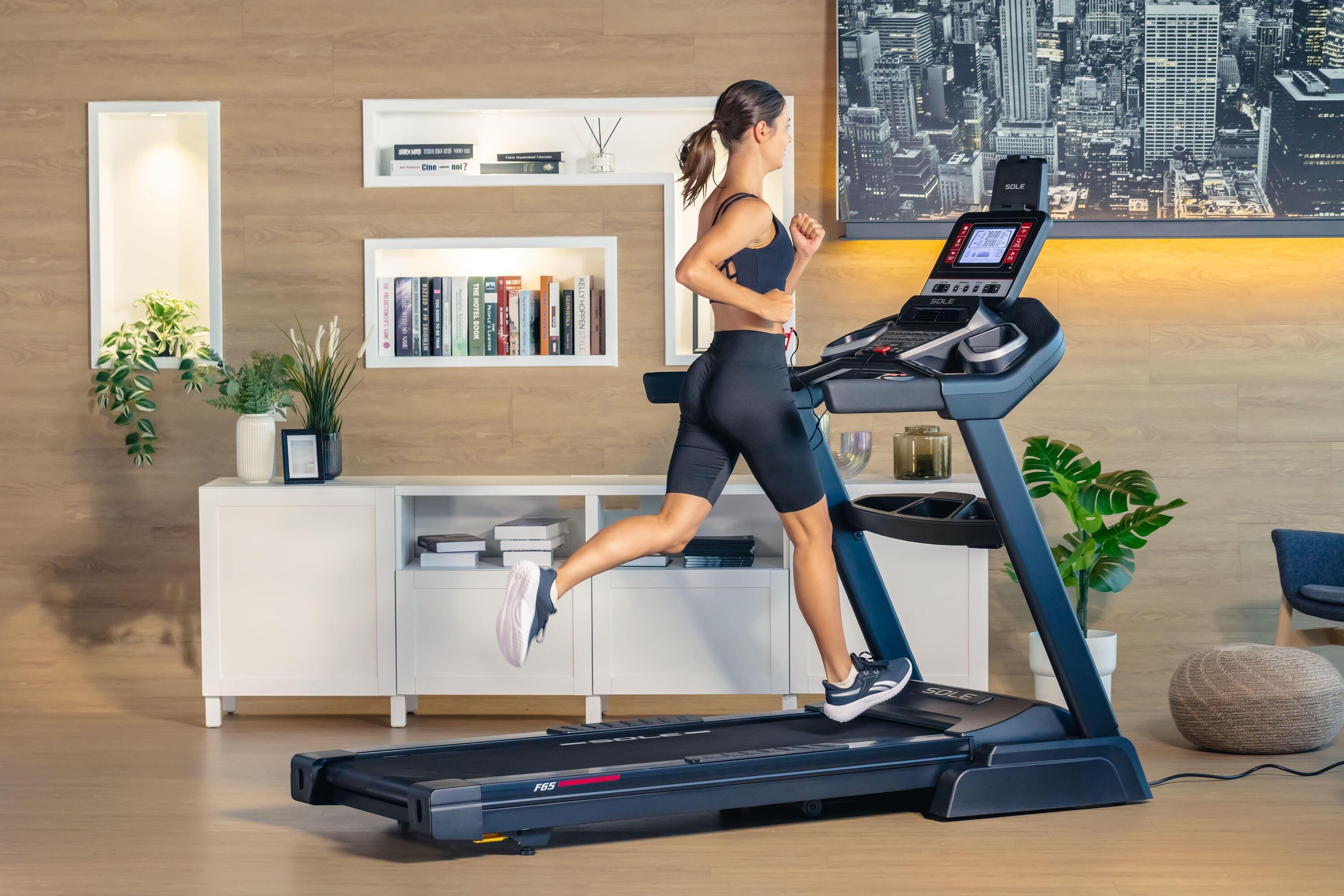 Opklapbare loopband F65 voor fitness en cardio 2/8