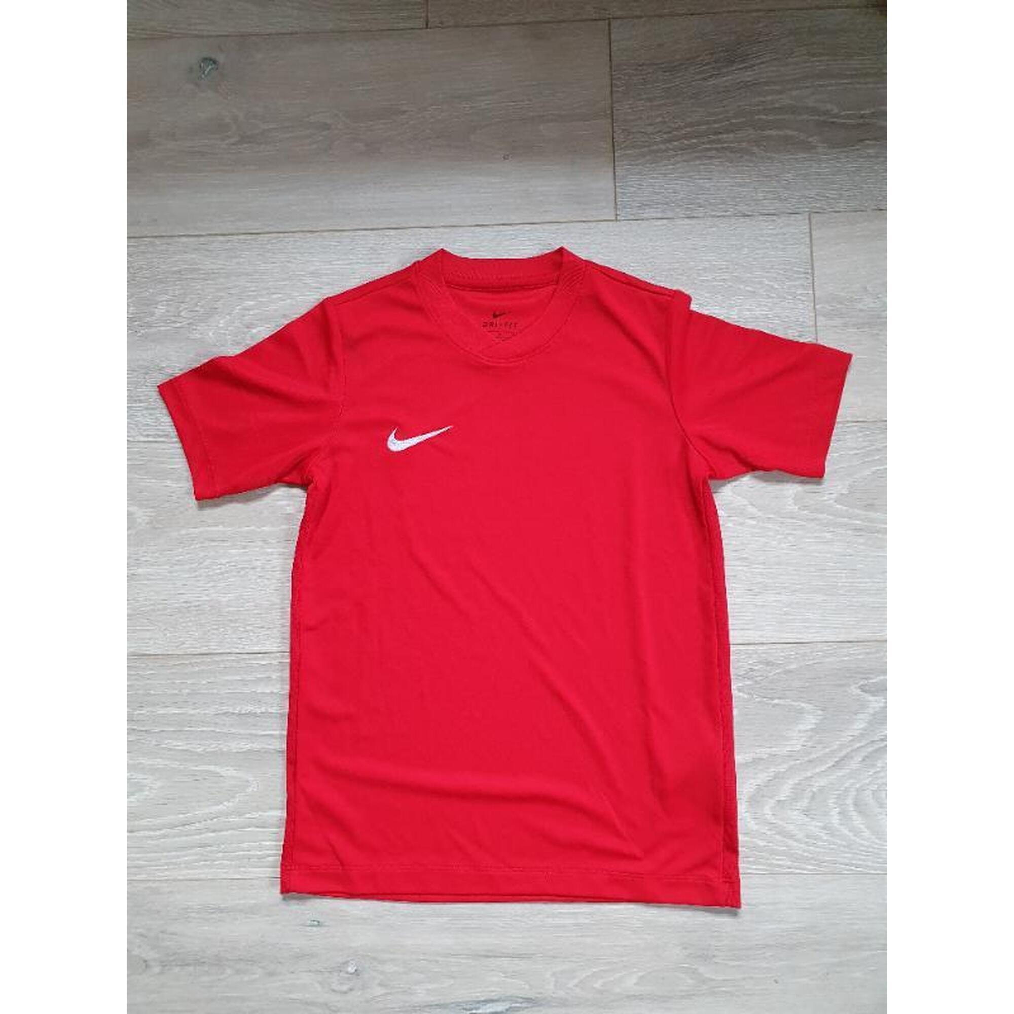 C2C - Rode t-shirt Nike maat 8-10 jaar