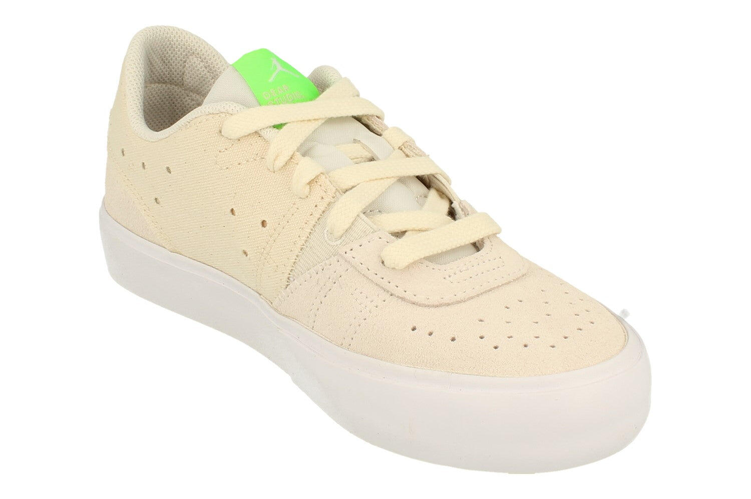 Jordan Series .05 Dear Studio (Women's) 4/5