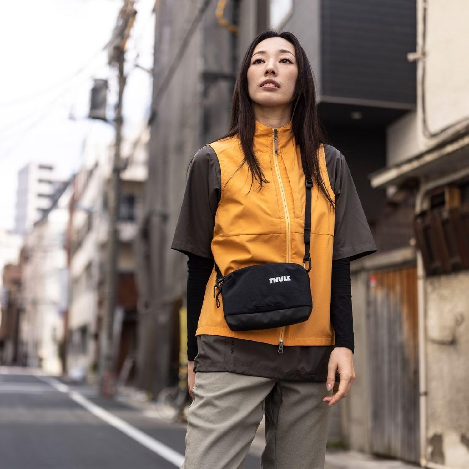 Thule paramount crossbody bag sale
