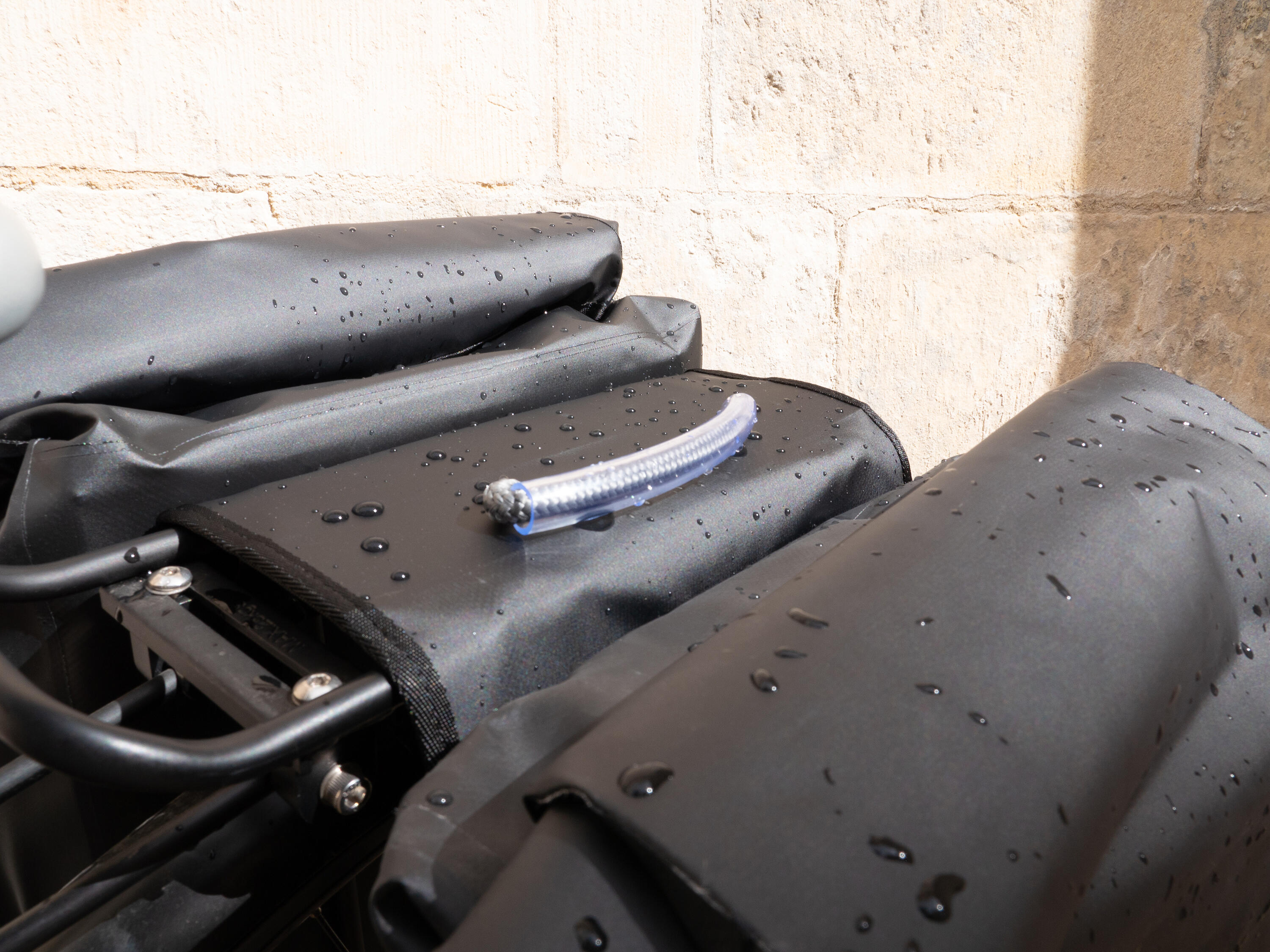 Borsa impermeabile per bicicletta 40L Nero - Biciclette elettriche, MTB, VTC 2/7