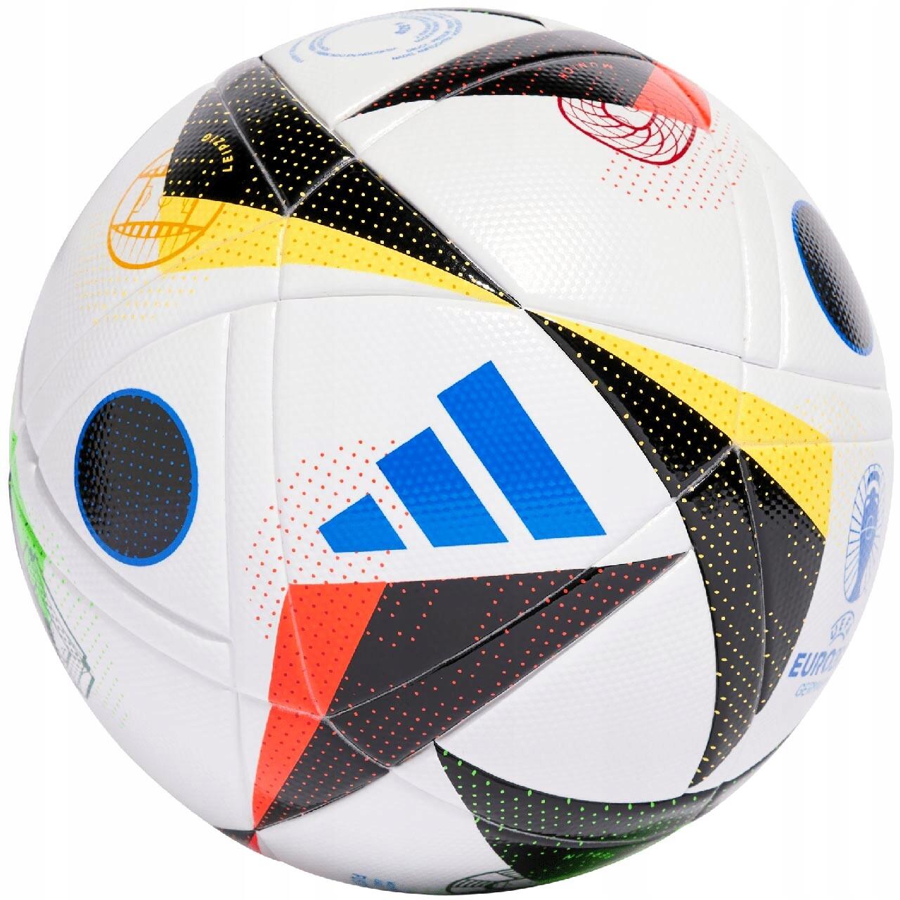 Fussballliebe League ball