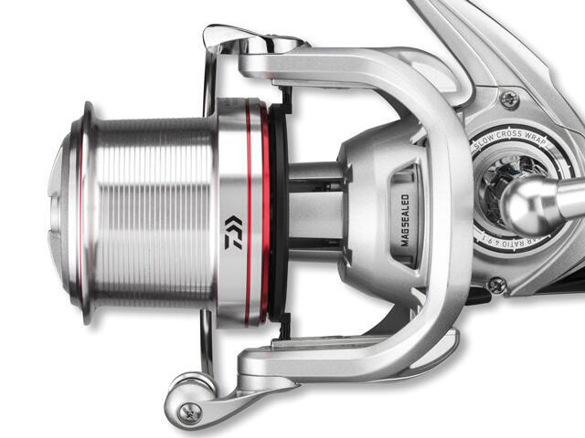 Daiwa Emblem Surf 18 35 SCW QD 3/4