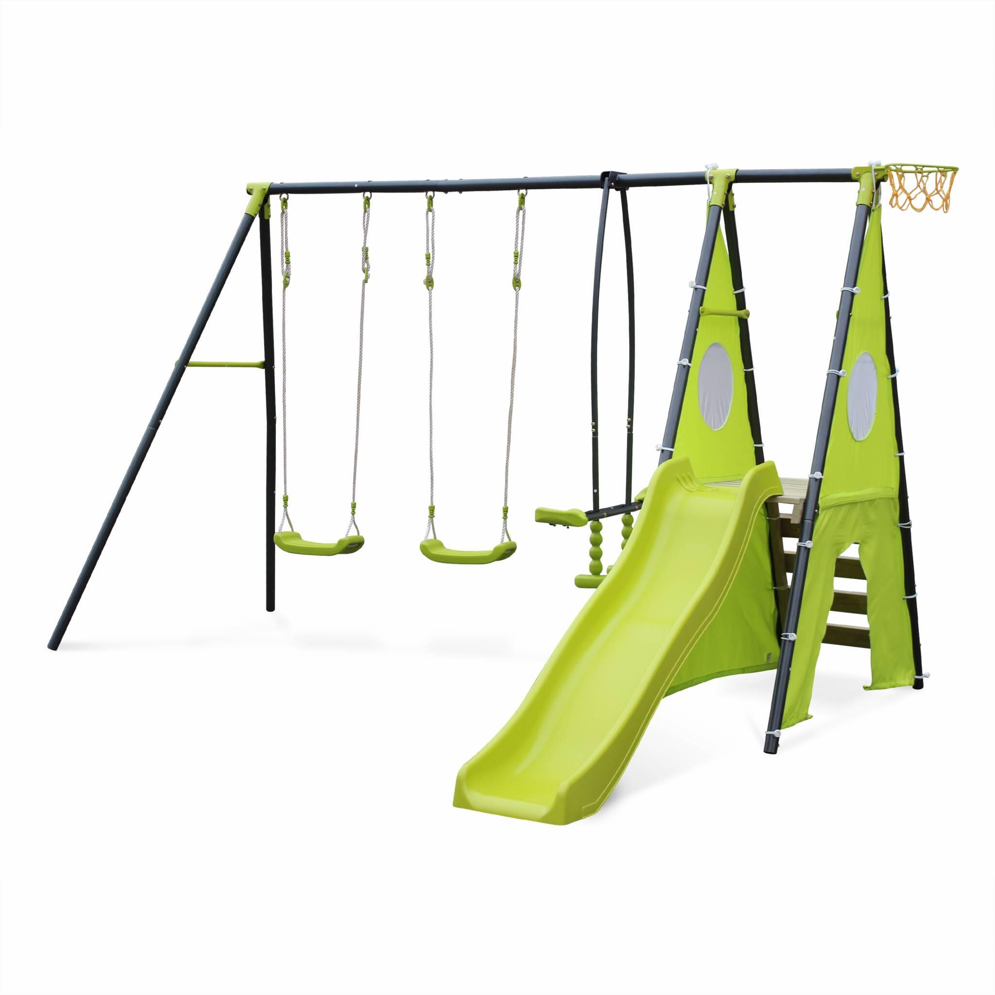 Conjunto de parque imfantil com baloiço e escorrega, verde