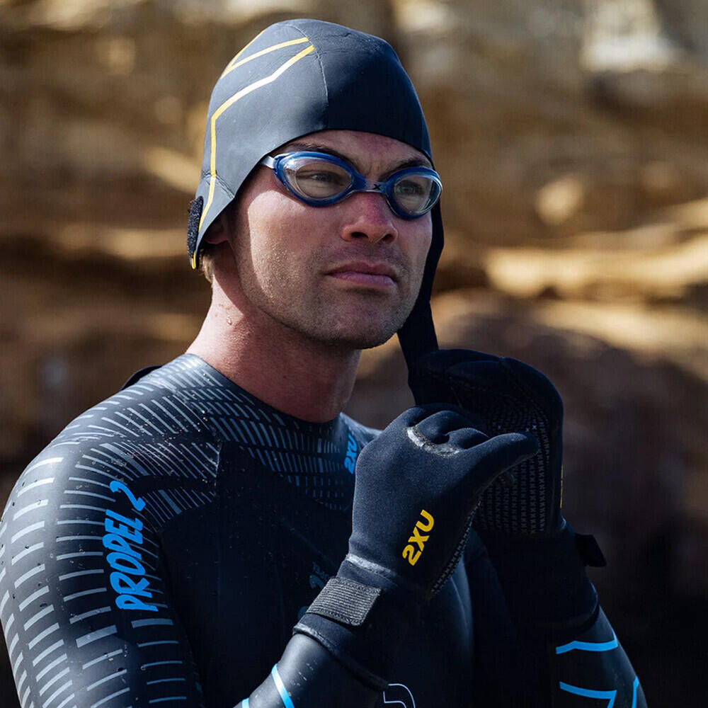 Propel Neoprene Swim Cap 2XU Negro 3/4