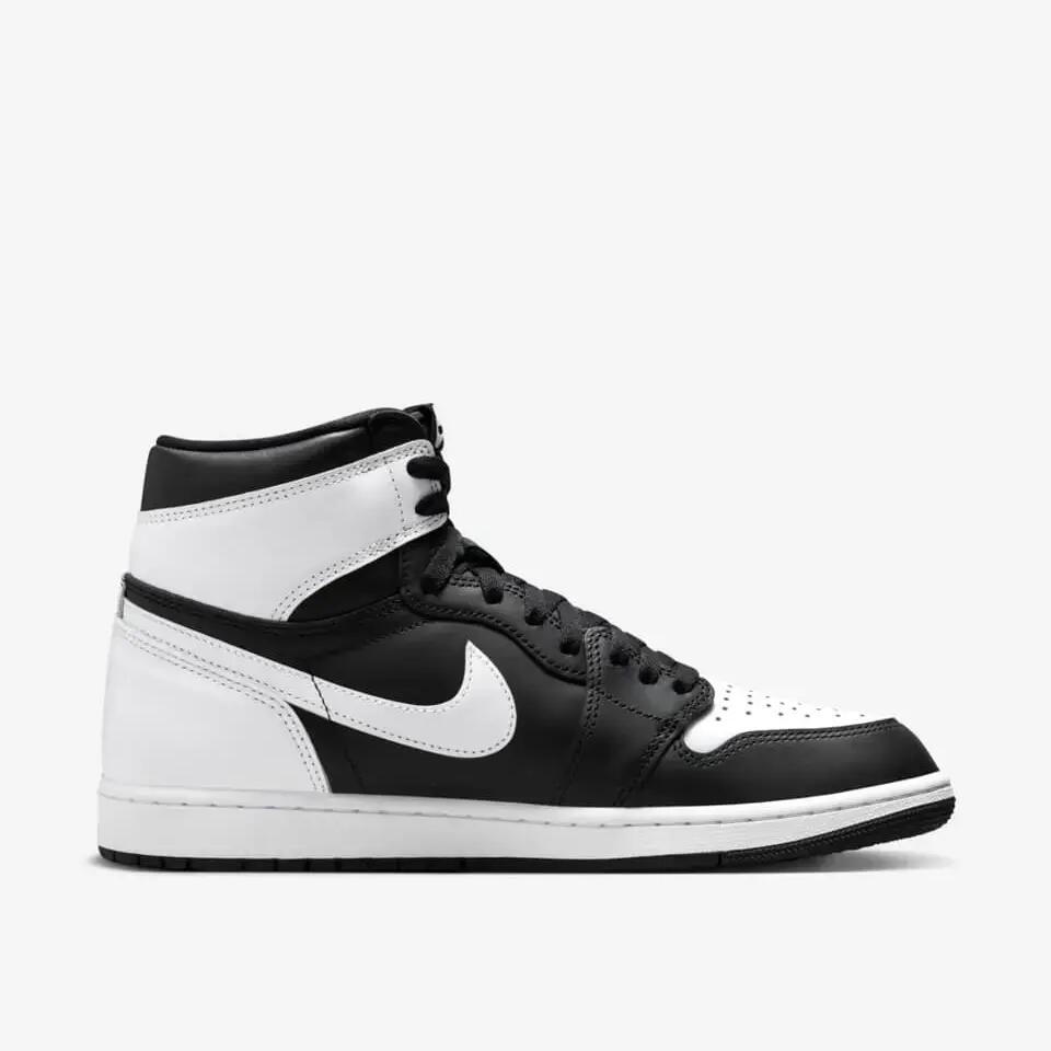 BLACK / WHITE