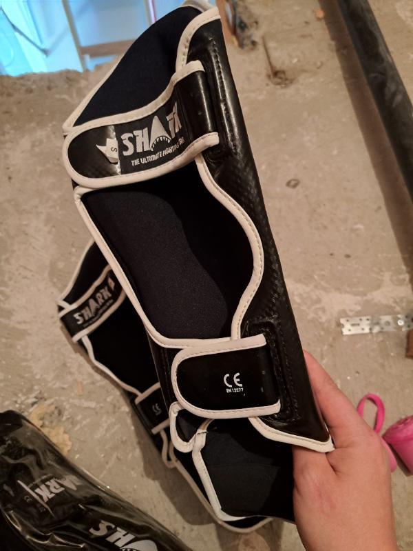 C2C - Ensemble Gants de boxe + Protège-jambes 4/5