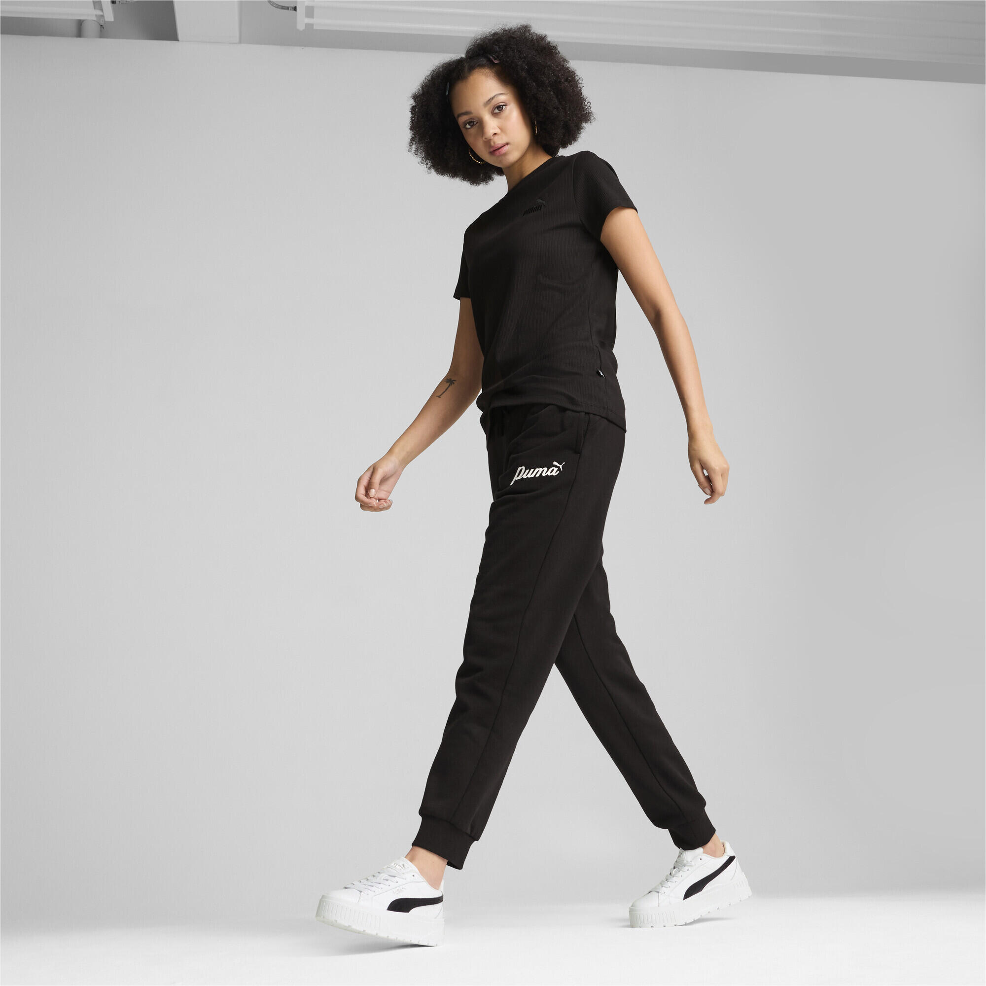 Damskie spodnie ESS+ Script PUMA Black Gold Foil 5/7