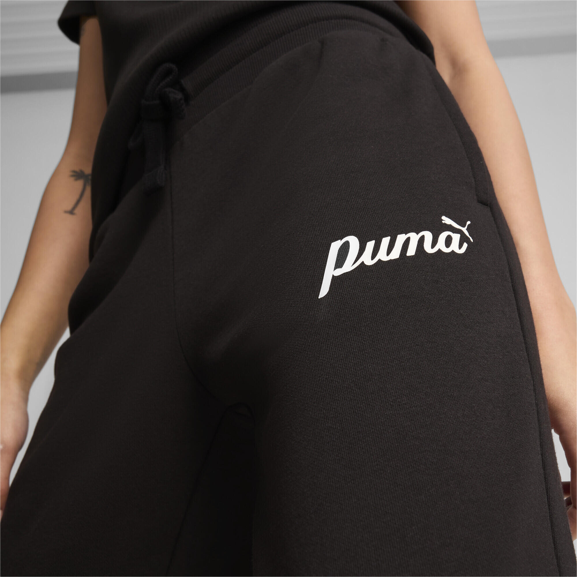 Damskie spodnie ESS+ Script PUMA Black Gold Foil 4/7