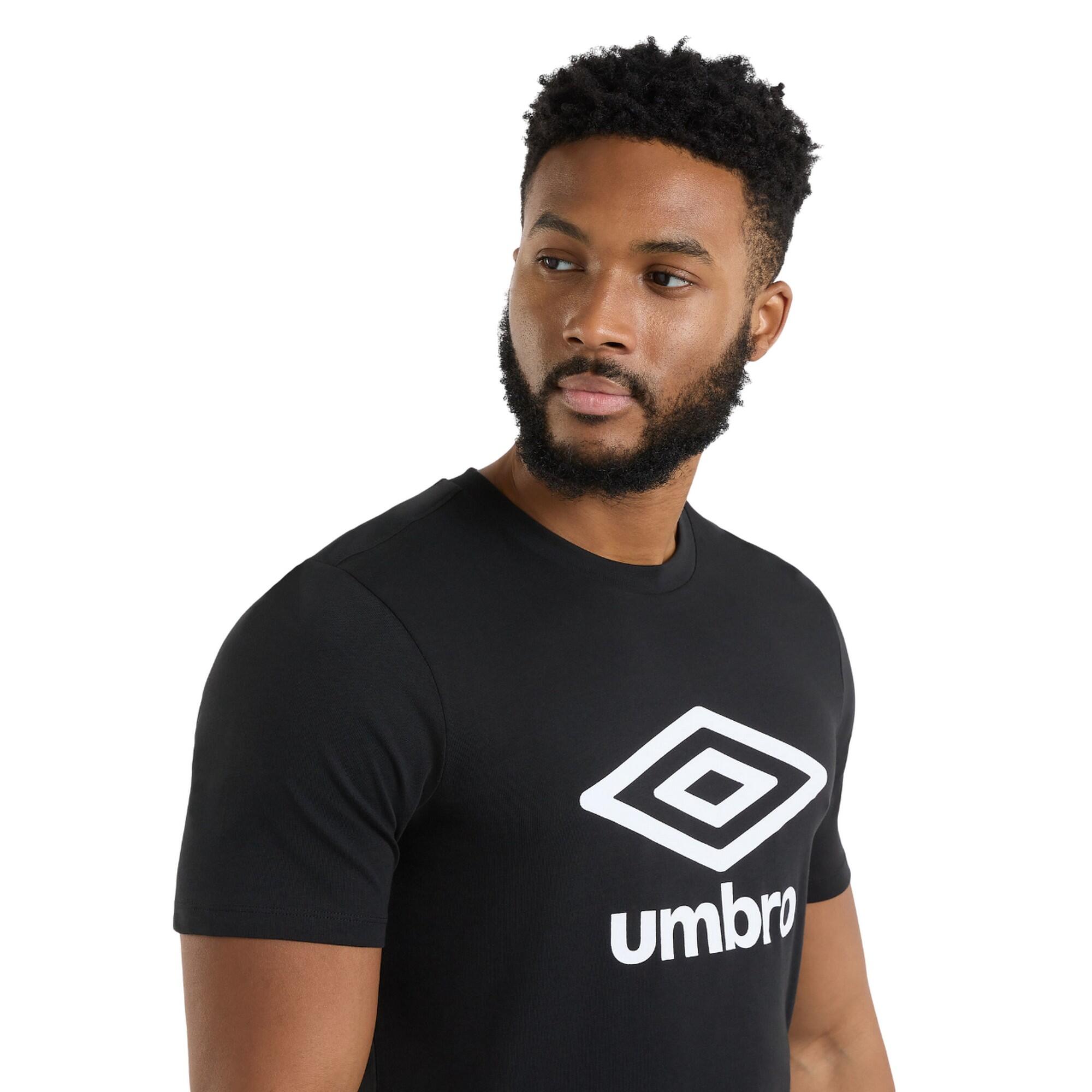 Maglietta Logo Impilato Uomo Umbro Nero 3/4