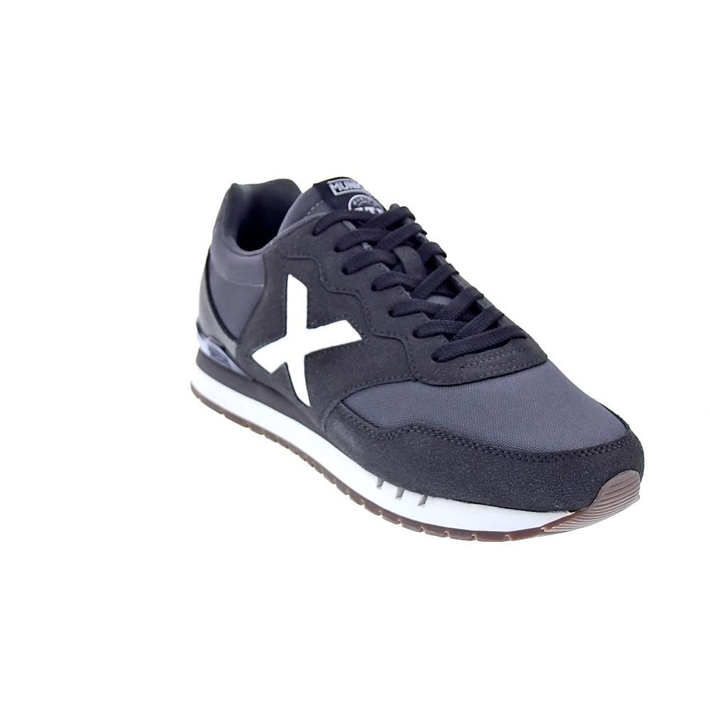 Scarpe Munich modello 4150230 per uomini 4/5