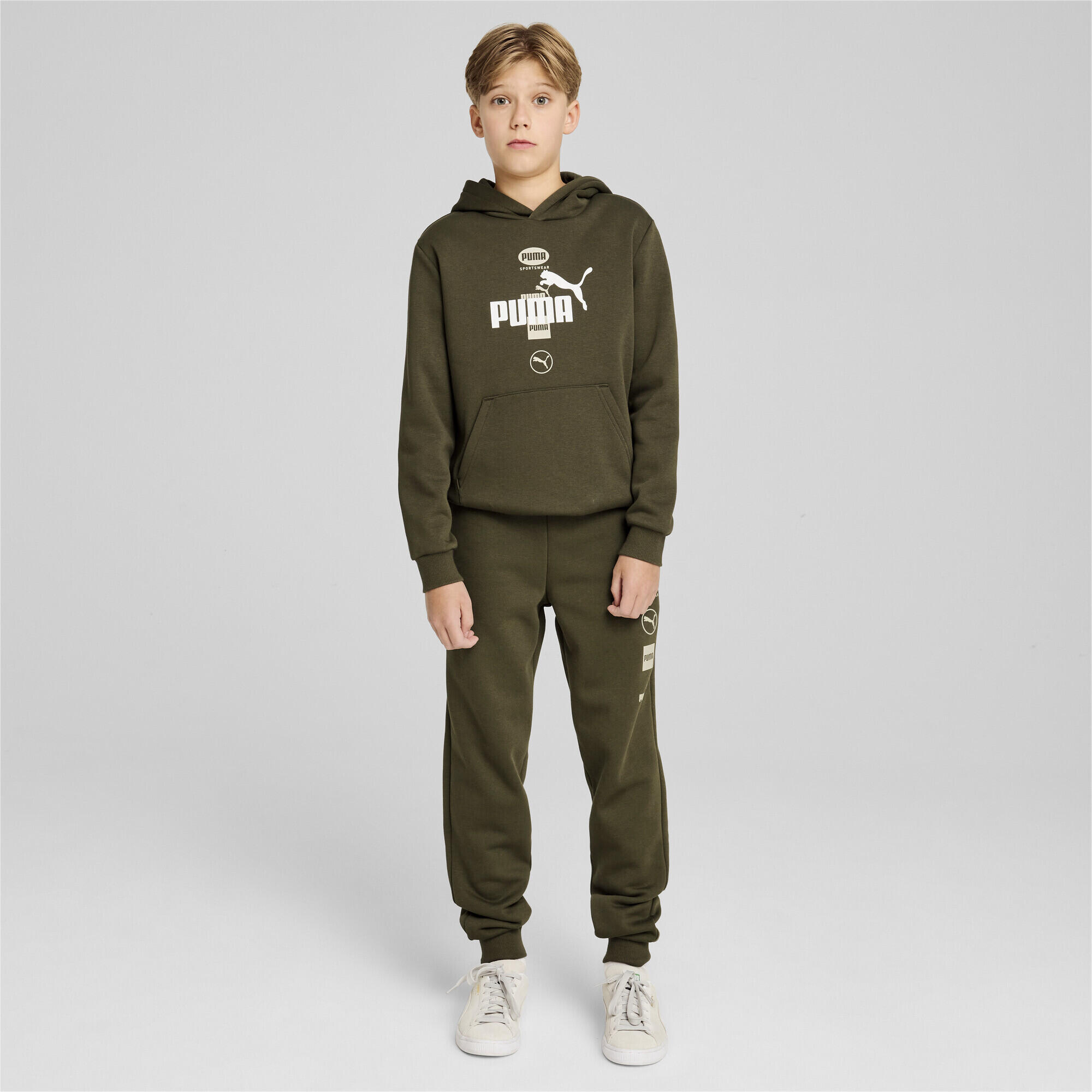 Młodzieżowe spodnie z grafiką PUMA POWER PUMA Dark Olive Green 2/7