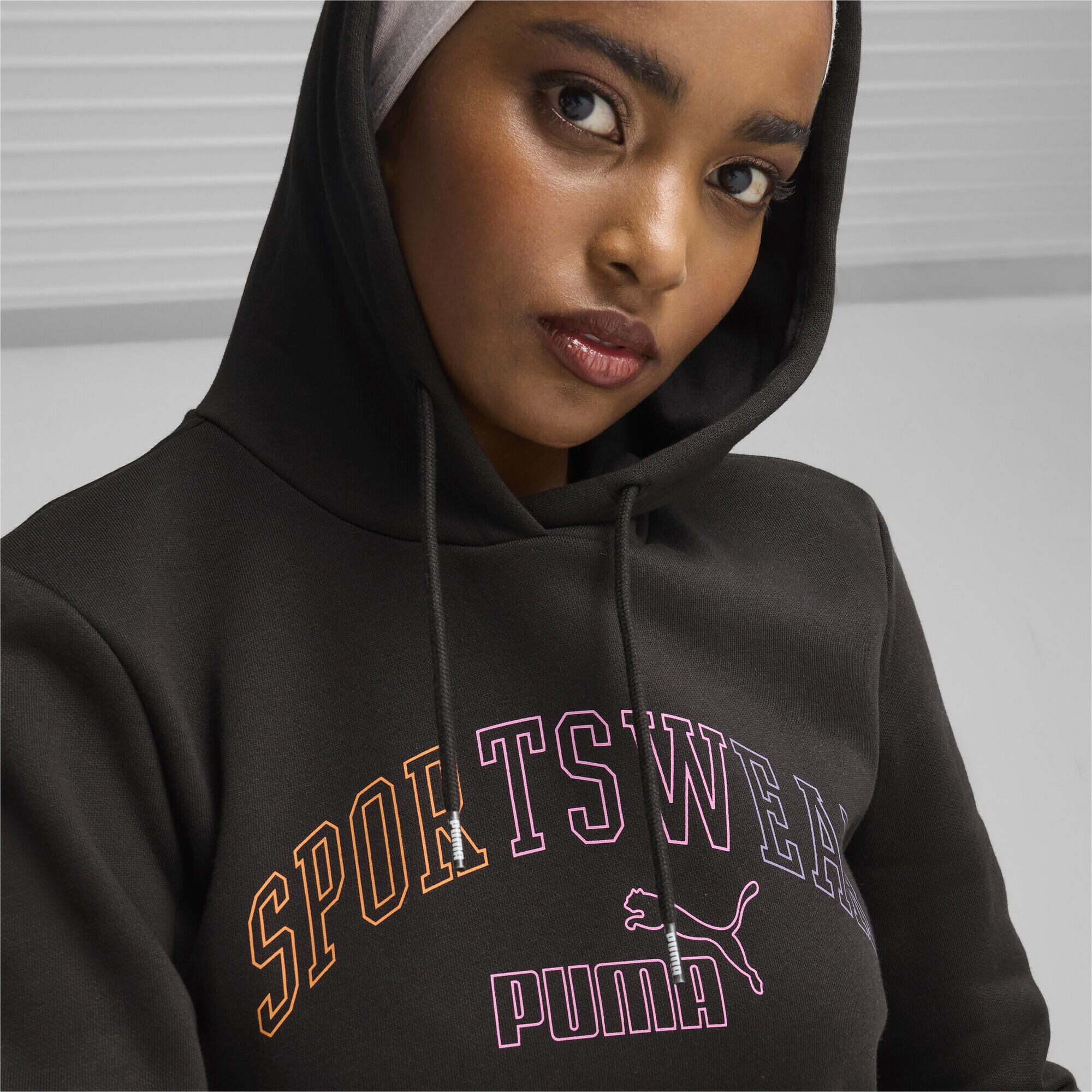 Casaco com capuz ESS+ LOGO LAB Mulher PUMA Black 4/7