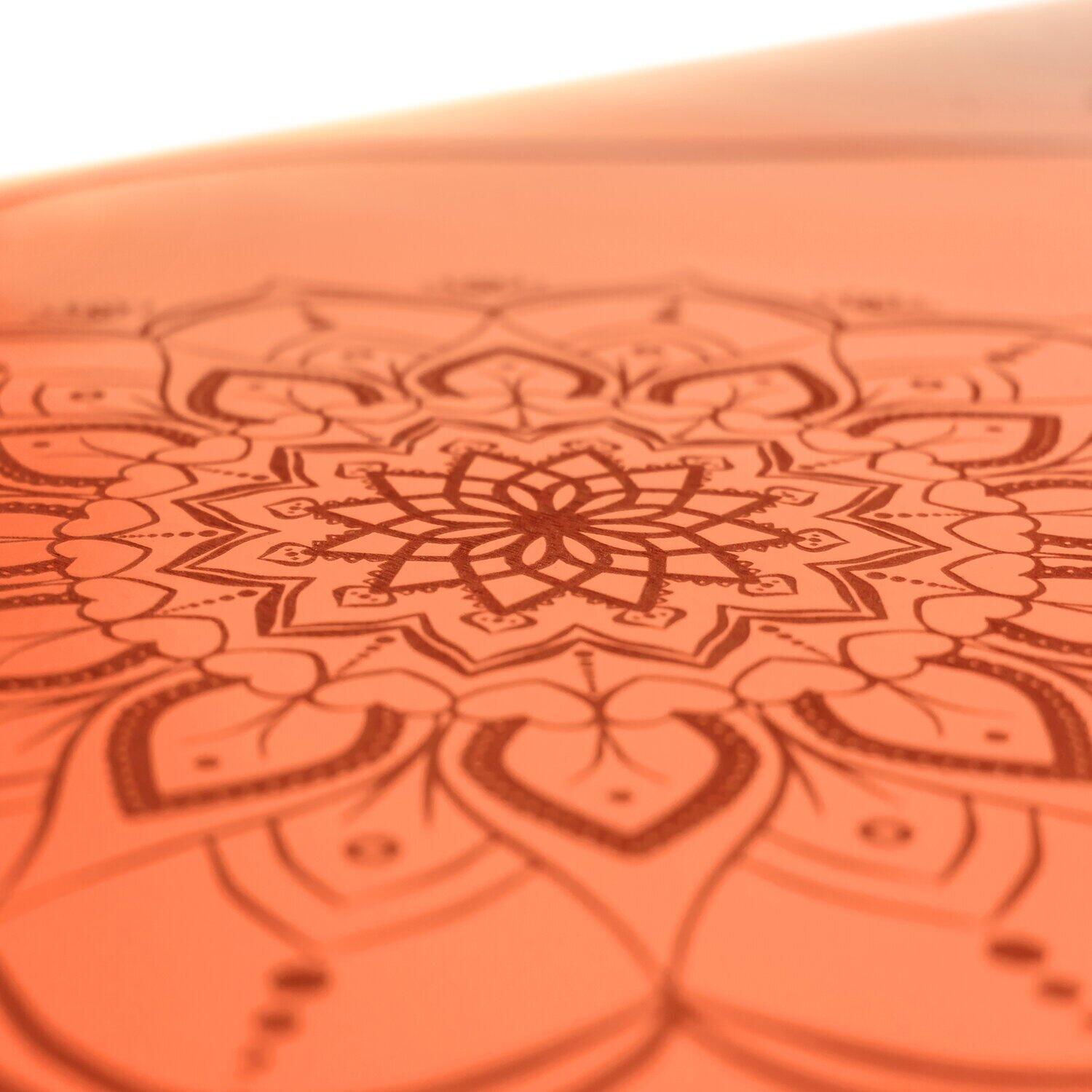 Tapete de yoga CORAL ORANGE em PU e borracha natural + MANDALA e linhas do corpo 2/5