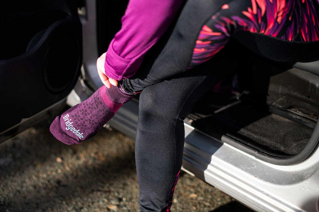 Bridgedale Women's Comfort Lightweight Merino Crew Hiking Socks 2/5