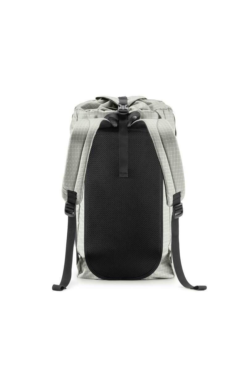 Mochila de montaña y trekking 20L NATUREHIKE Ultraligera Negra 2/4