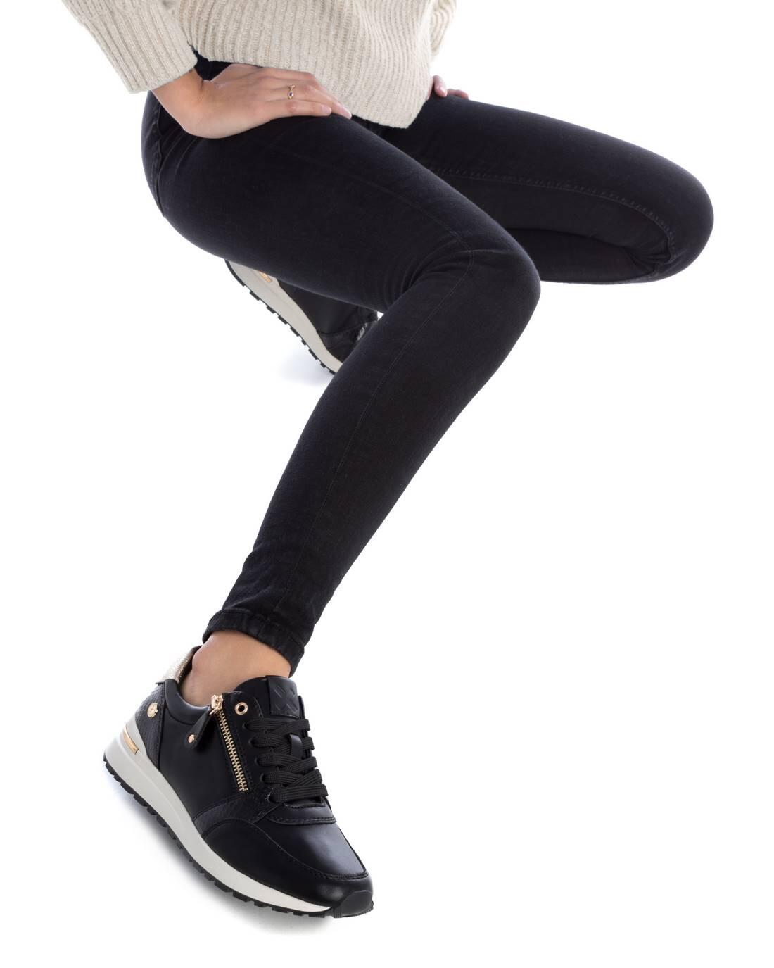 Zapatilla De Mujer Xti 143202 Negro 2/6