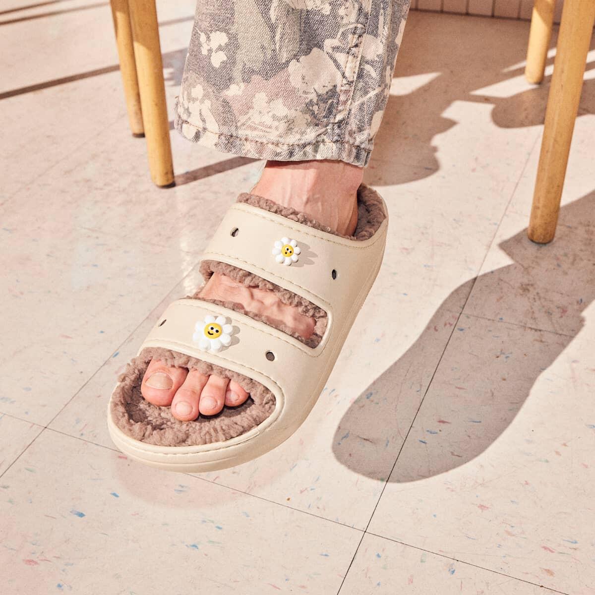 Crocs Classic Cozzzy Sandal slippers 4/6