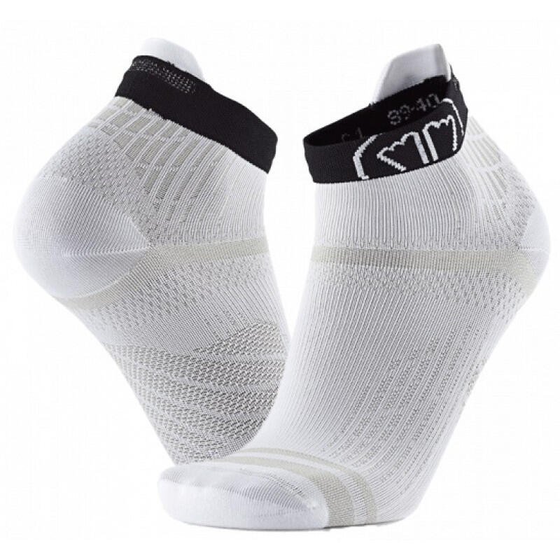 WHITE / BLACK