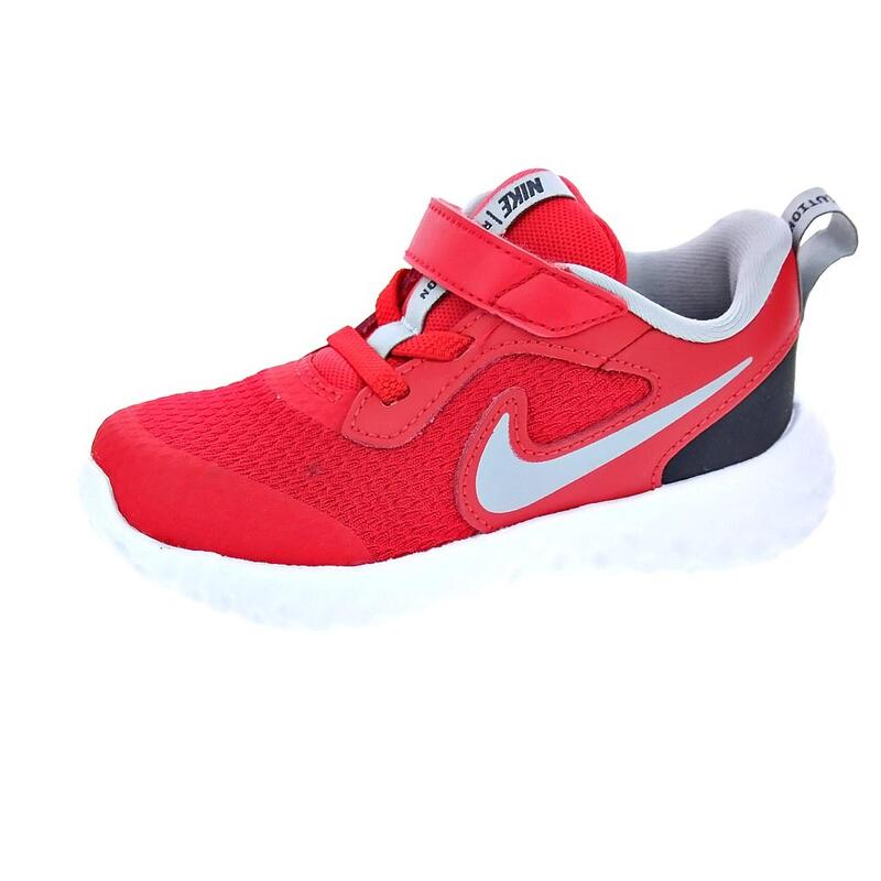 NIKE  Zapatillas modelo Revolution 5