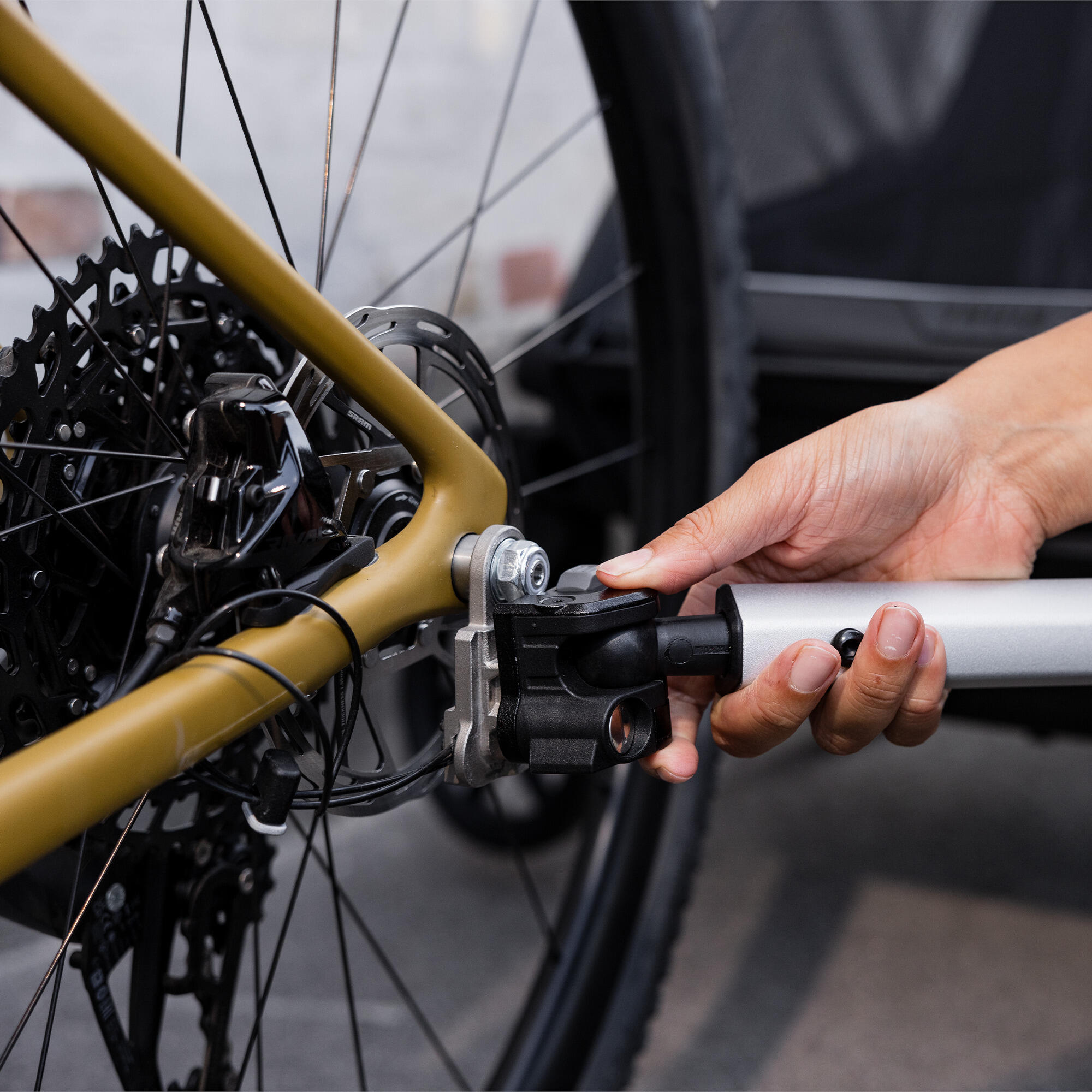 Fietstraileraccessoire Thule axle mount ezHitch™ plate 4/4