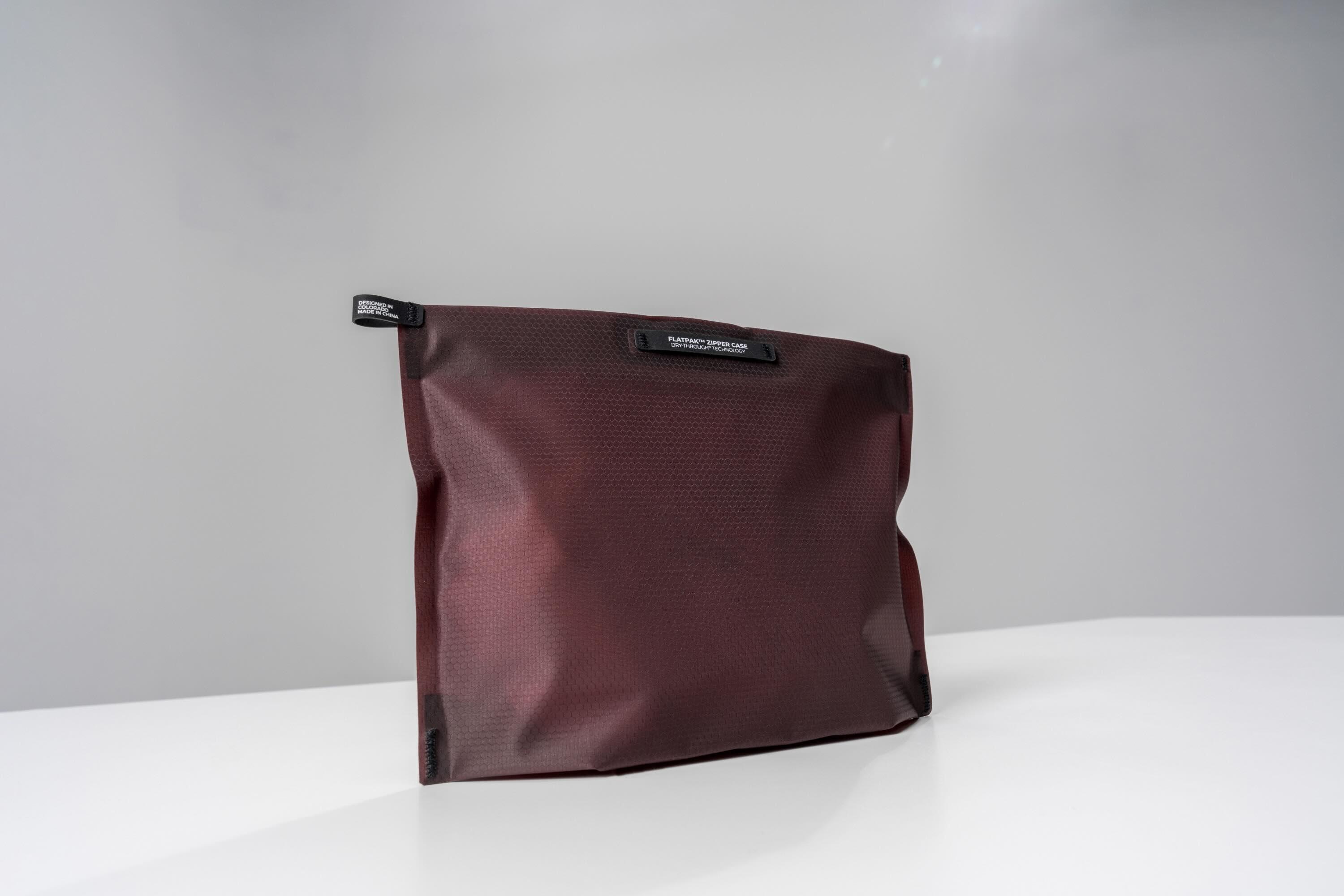 Matador FlatPak Zipper Toiletry Case (garnet) 2/2