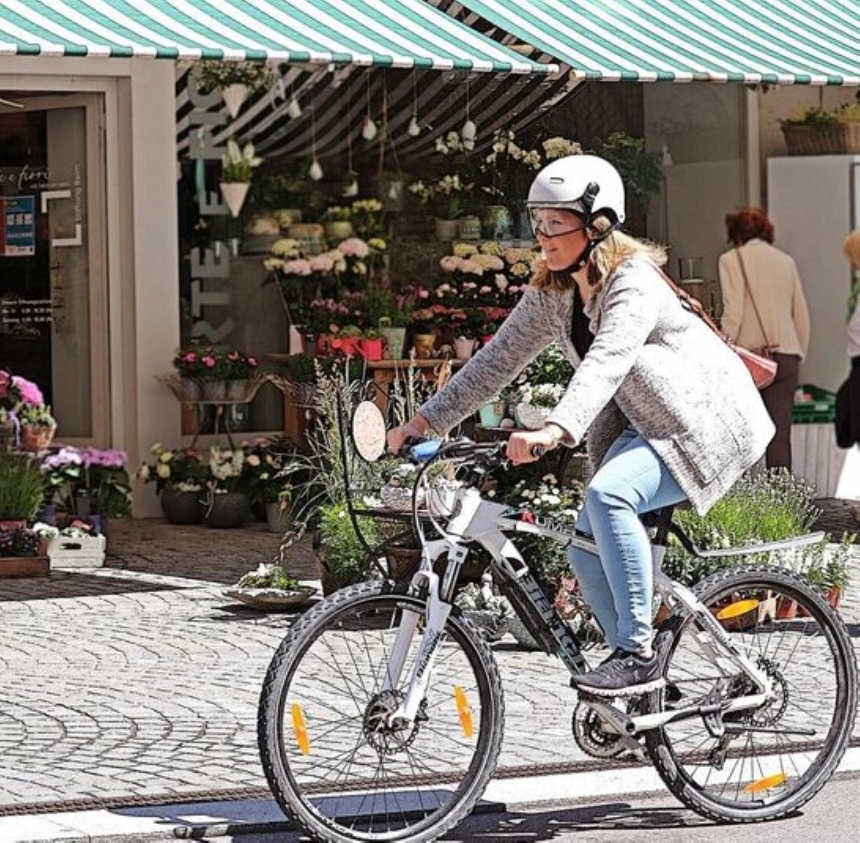 Carachillo Urban Fahrradhelm mit Visier (clear) white soft touch Unisex 2/2