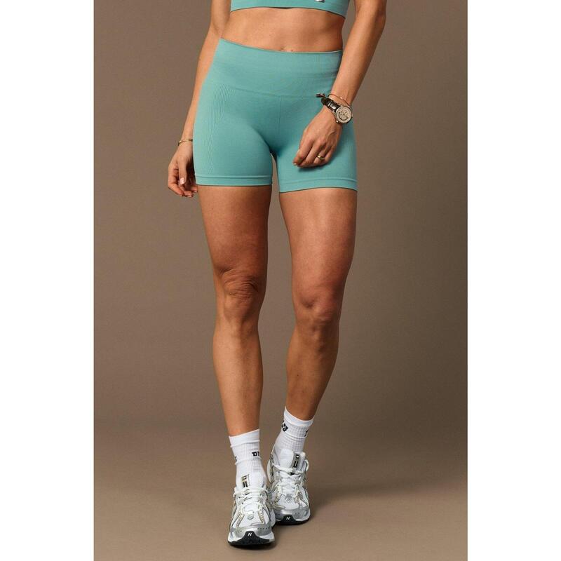 Bliss Short in Smoke Blue de BELIEVE ATHLETICS