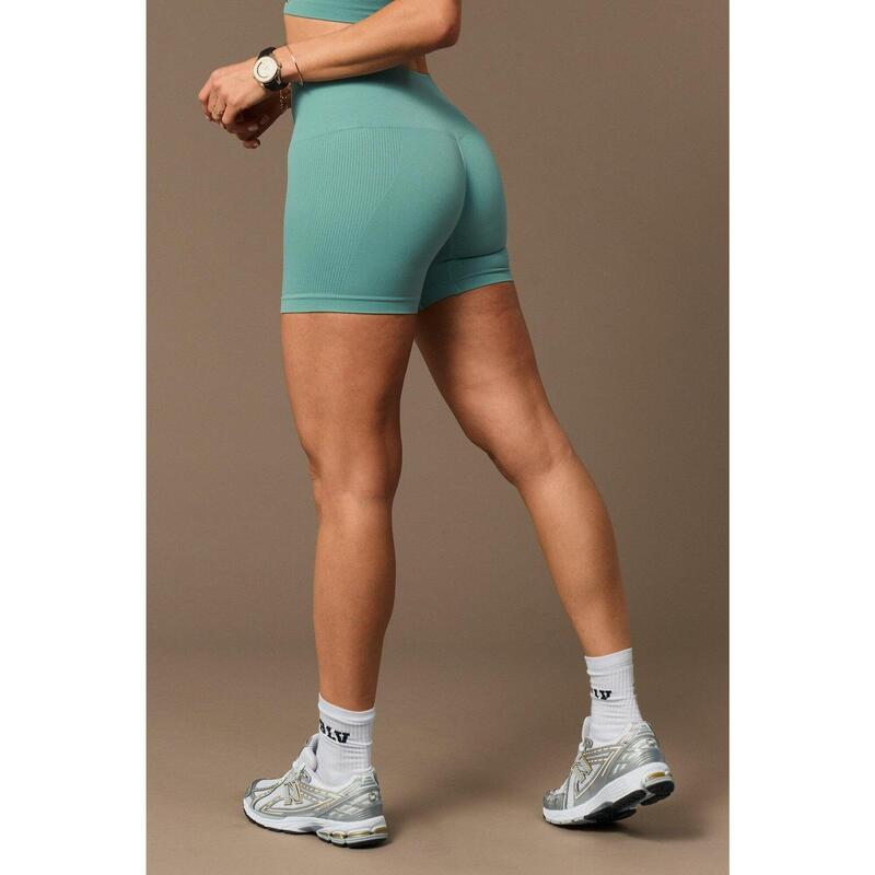 Bliss Short in Smoke Blue de BELIEVE ATHLETICS