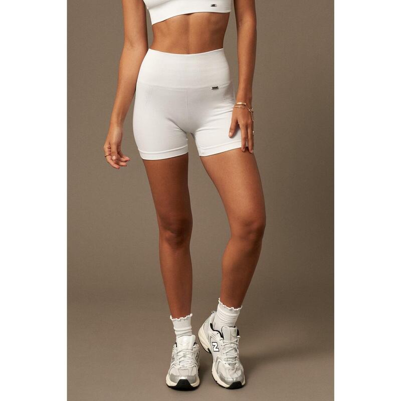 Bliss Short en Blanco de BELIEVE ATHLETICS