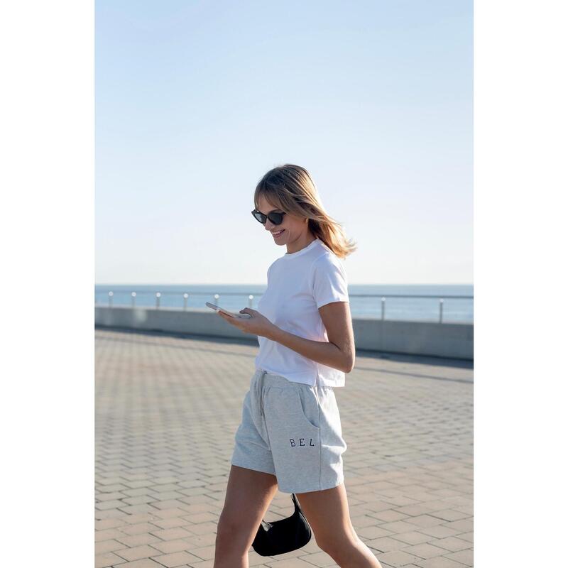 Tee Sophisti-Simple in White de BELIEVE ATHLETICS