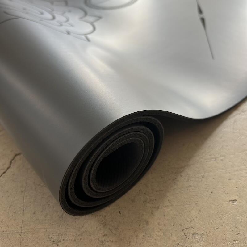 Tapis de yoga antidérapant Star Om Gris 4/5
