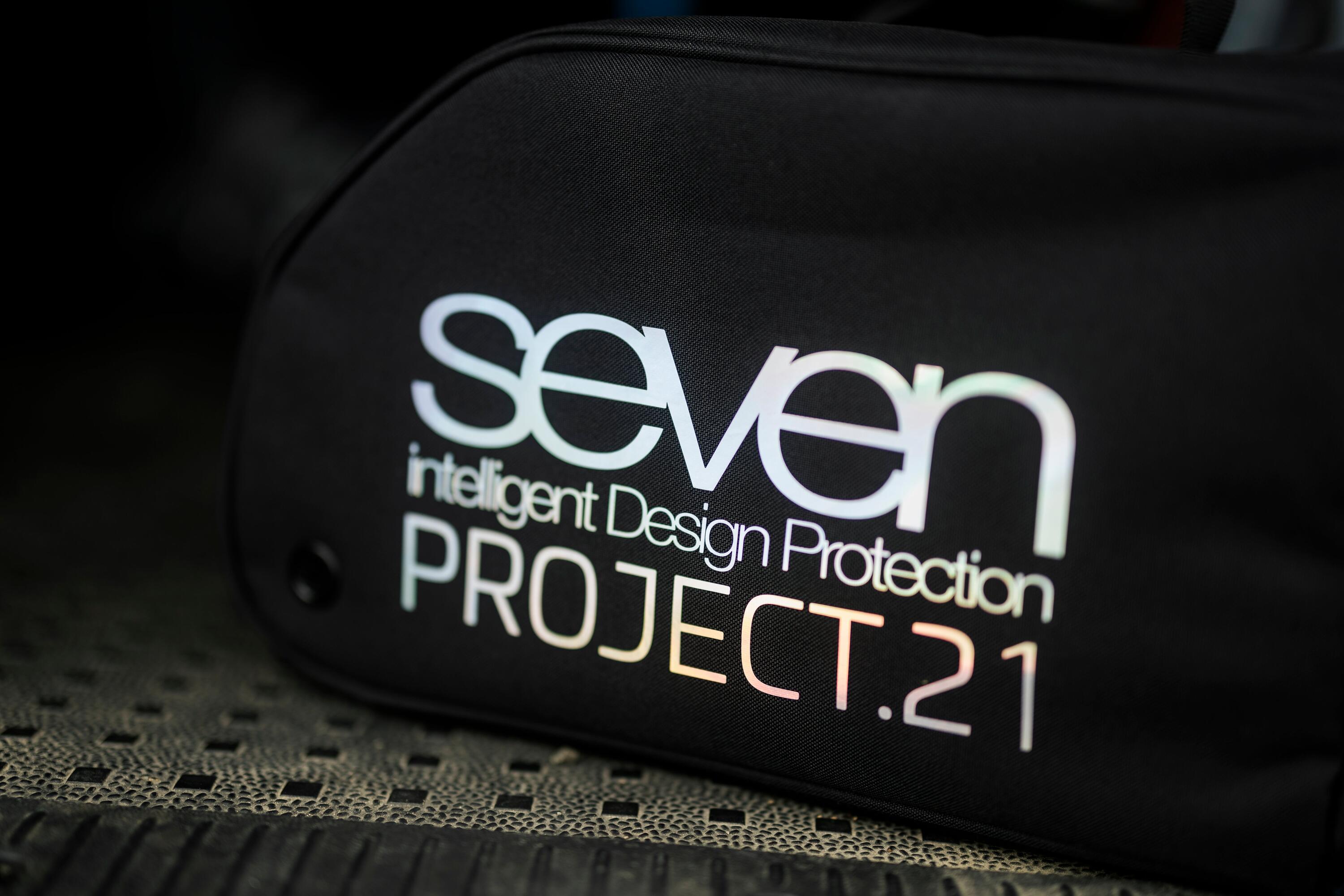 7iDP Project.21 Helmet - Holographic LTD Edition 3/7