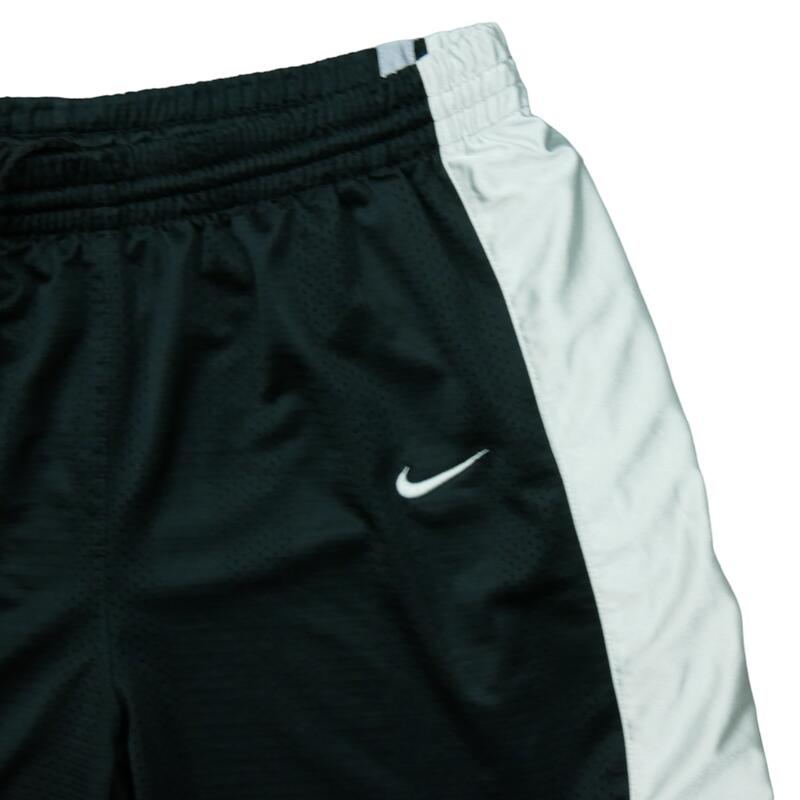 Segunda Vida - Pantalones cortos deportivos Nike - Muy Bueno