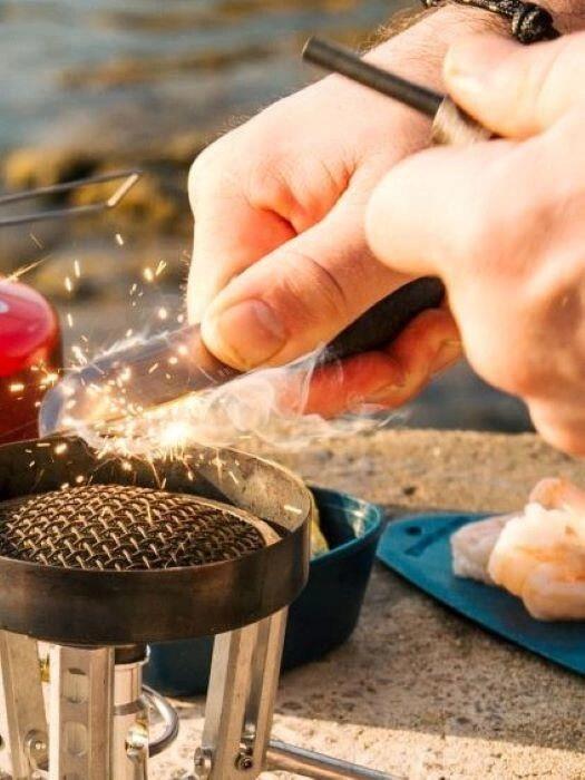 Nóż survivalowy z krzesiwem i rozpałką 5/7