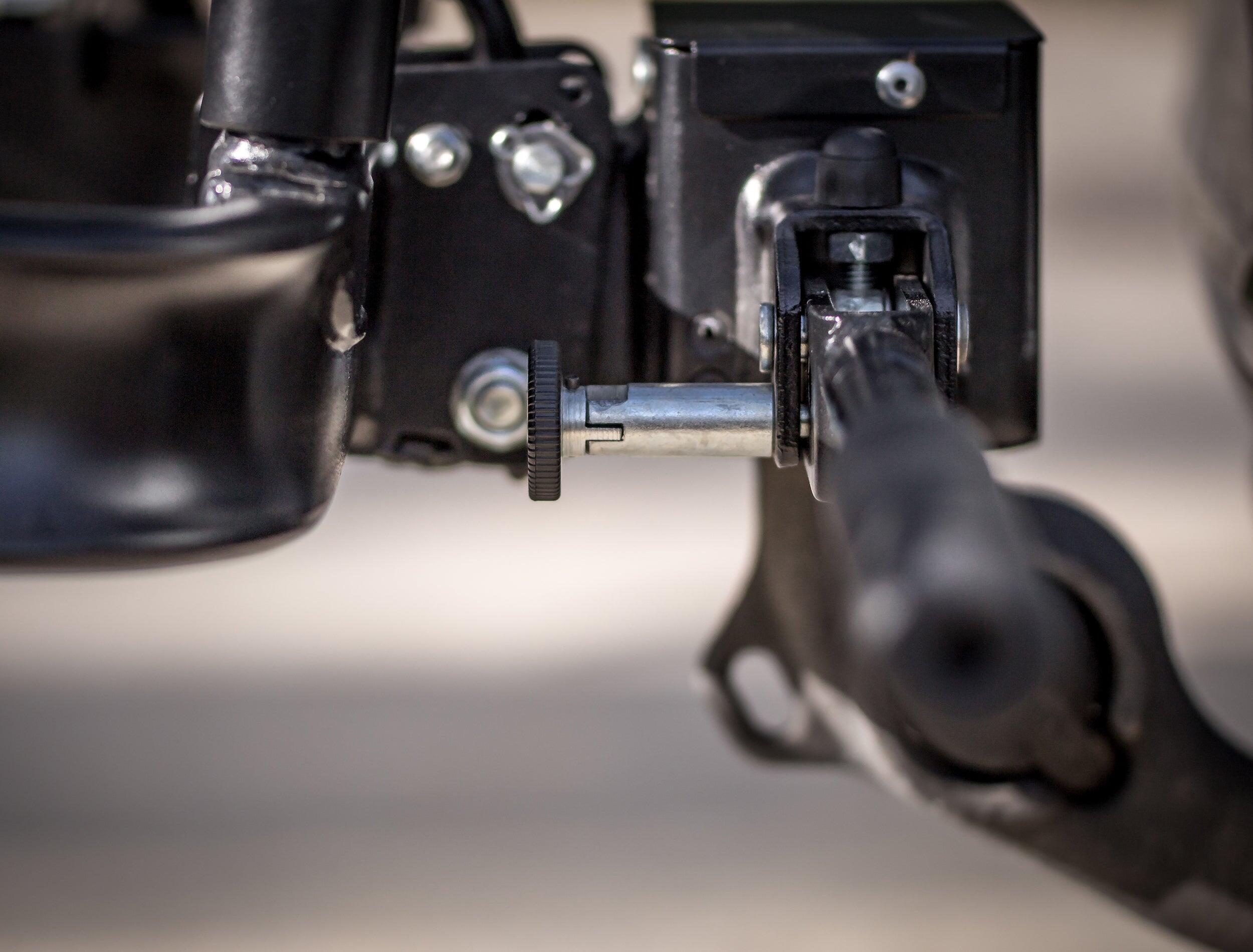 PORTE-VÉLOS 2 VÉLOS BASCULANT SUR ATTELAGE CROW PLUS - EUFAB 6/8