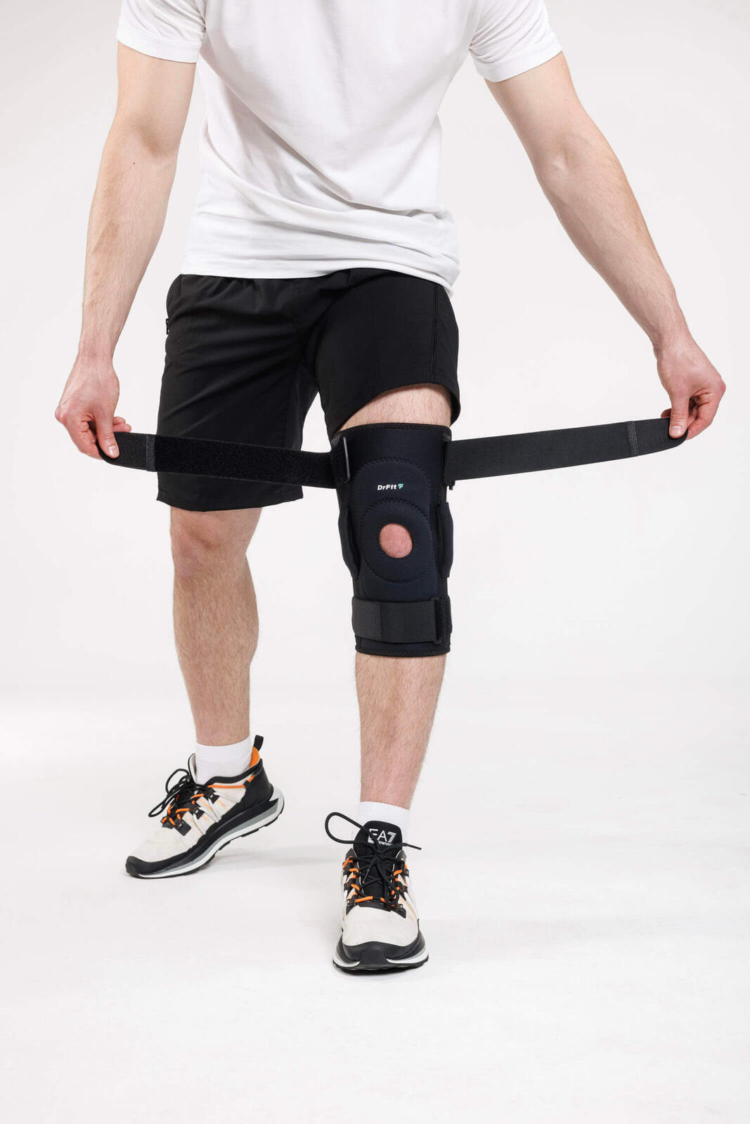 Zawiasowy stabilizator kolana z neoprenu z otworem na rzepkę DrFit 3/4