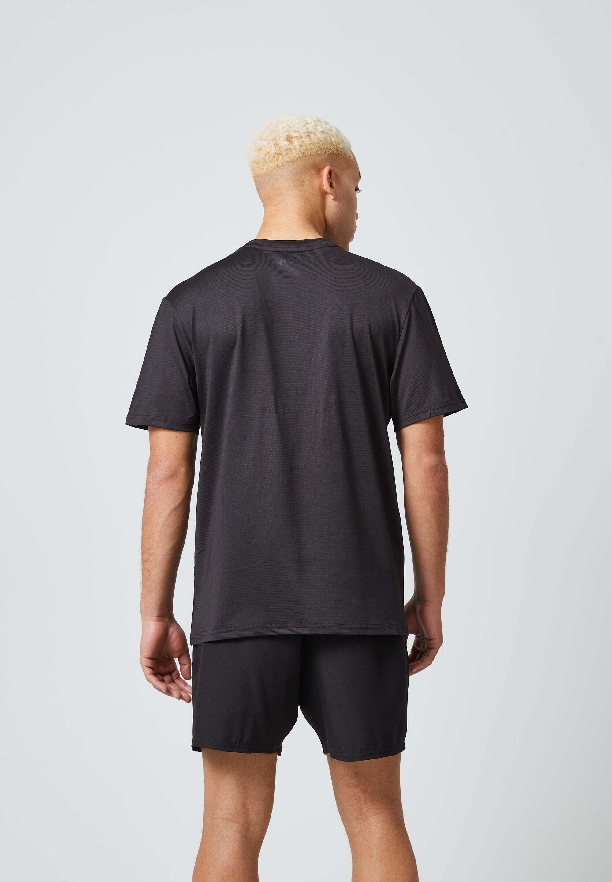 TRAININGSSHIRT HERREN 3/9